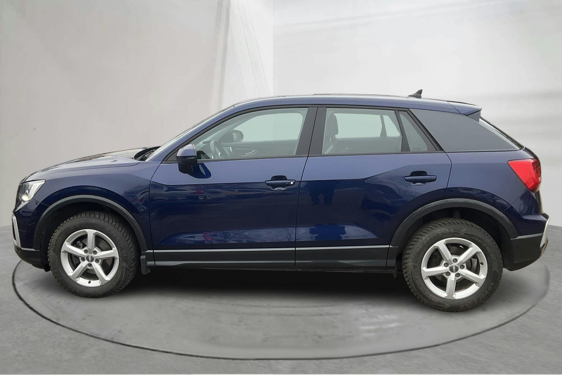 Præsentationsfoto 2 af 14: Audi Q2 35 TFSI (150hk) - 64 310 kilometer - Salgsautomat - Blå farve - 2021