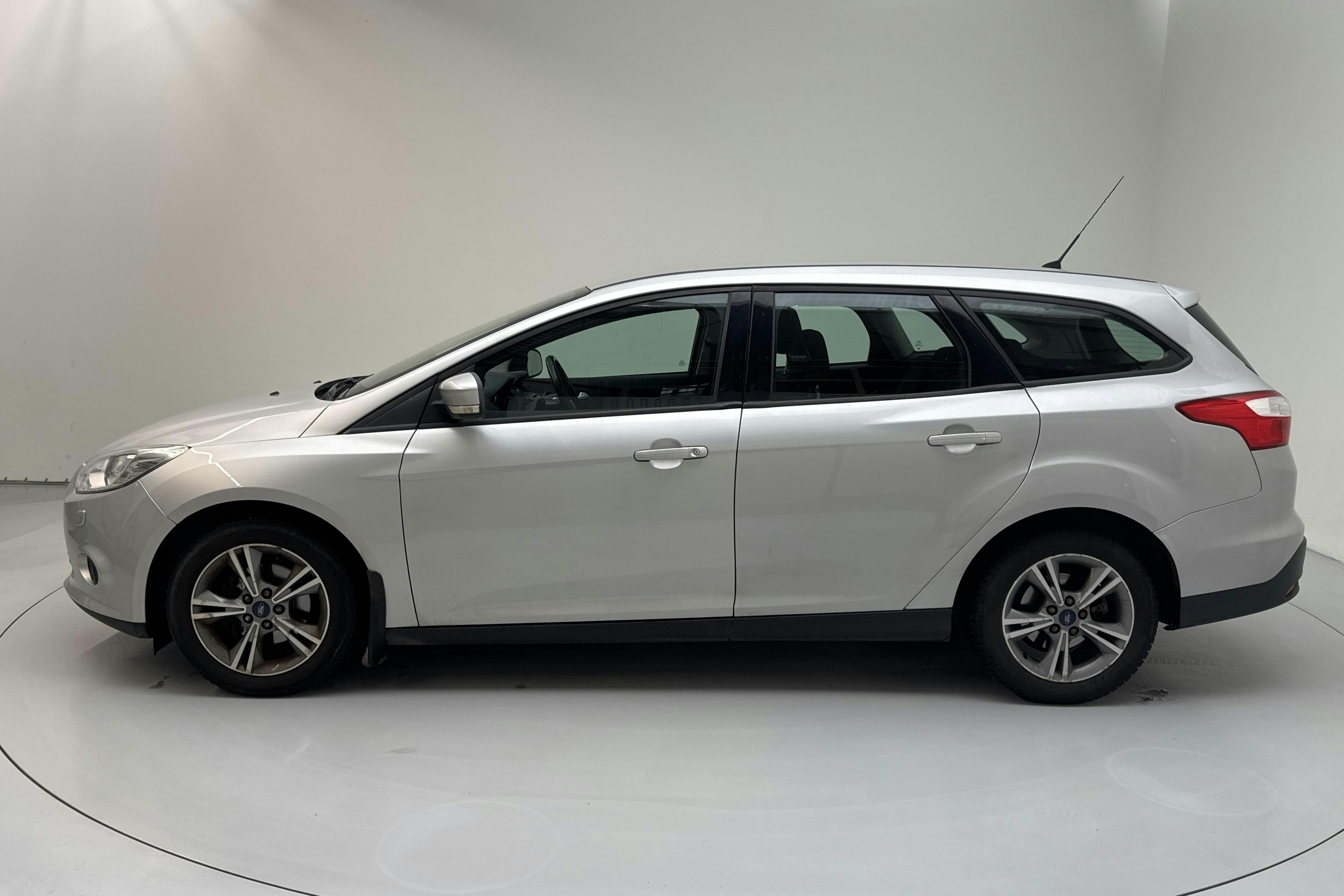 Presentationsfoto 2 av 11: Ford Focus 1.0 EcoBoost Kombi (100hk) - 12 092 mil - Manuell - grå - 2013