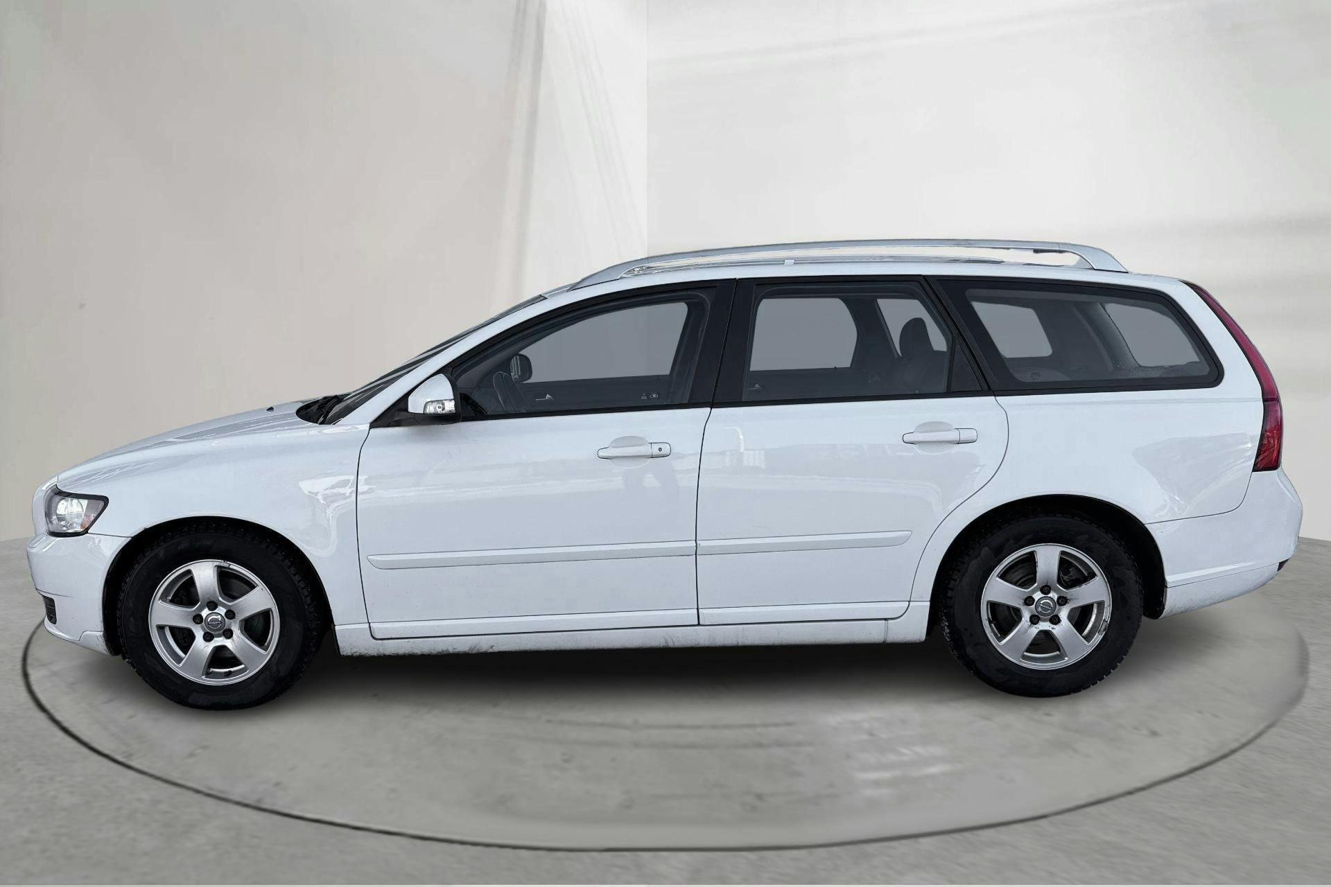 Presentation photo 2 of 16: Volvo V50 D2 (115hk) - 218 880 km - Manual - white - 2012