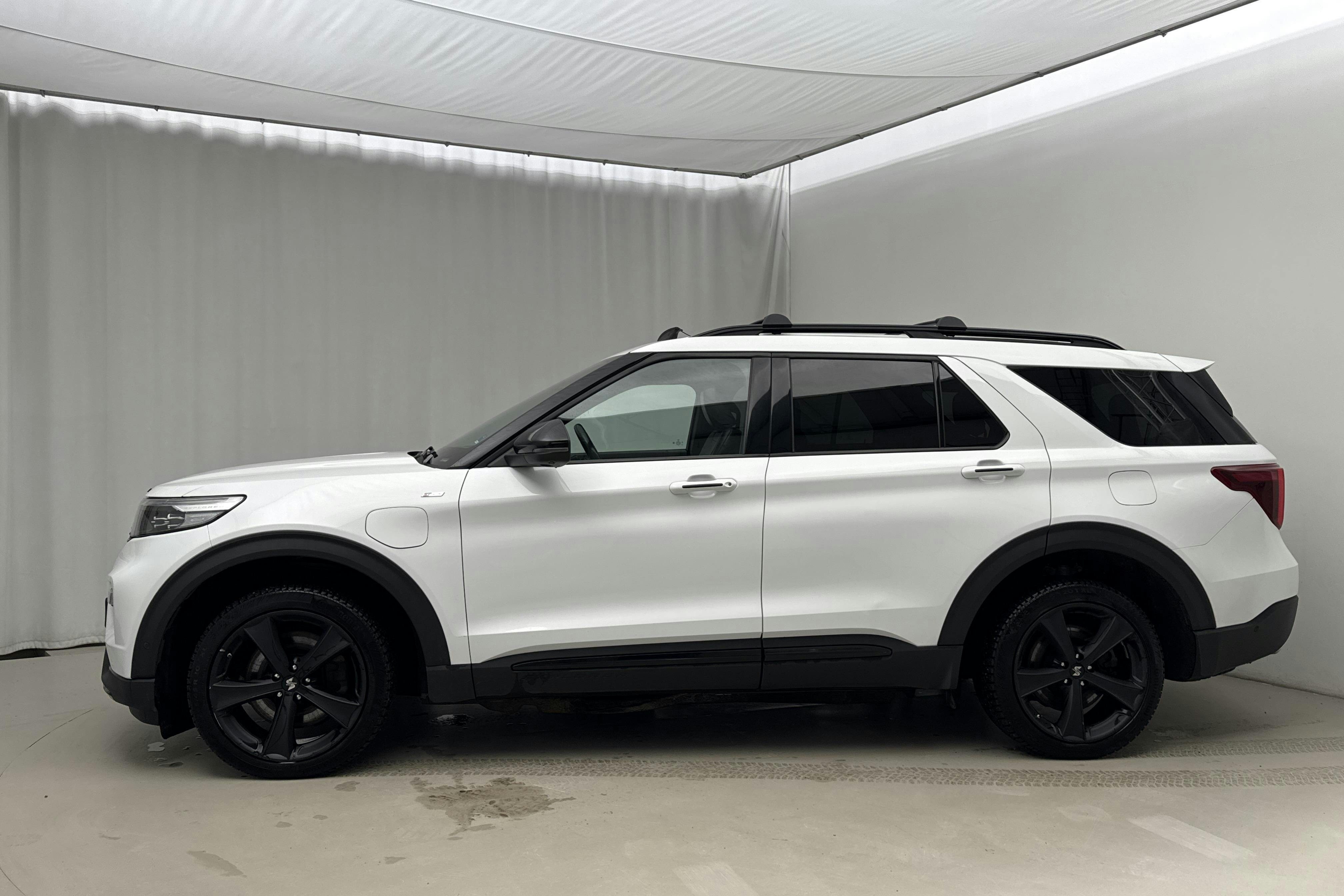 Presentation photo 2 of 18: Ford Explorer 3.0T EcoBoost (457hk) - 126 170 km - Automatic - white - 2020