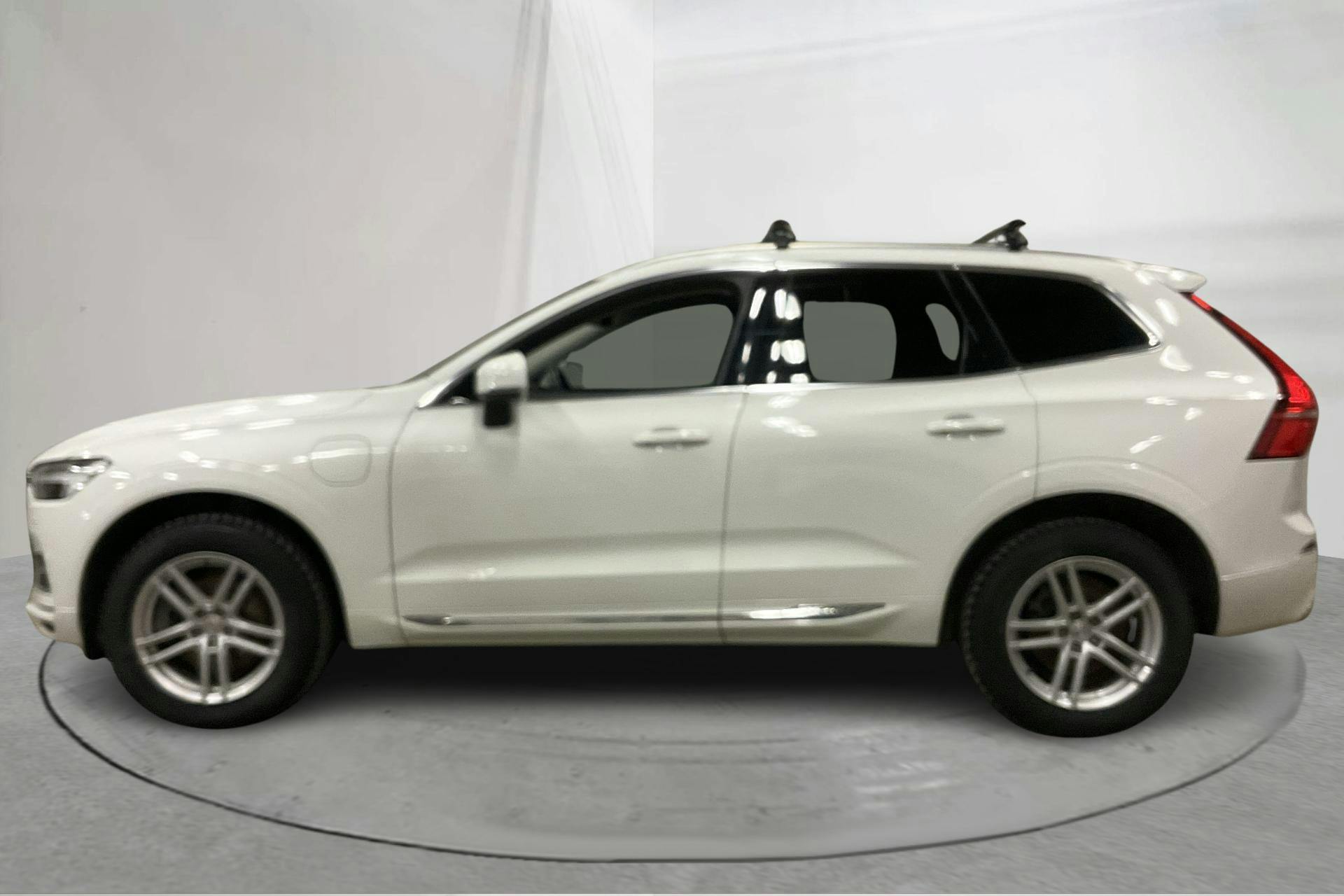 Presentationsfoto 2 av 20: Volvo XC60 T6 AWD Recharge (340hk) - 14 505 mil - Automat - vit - 2021