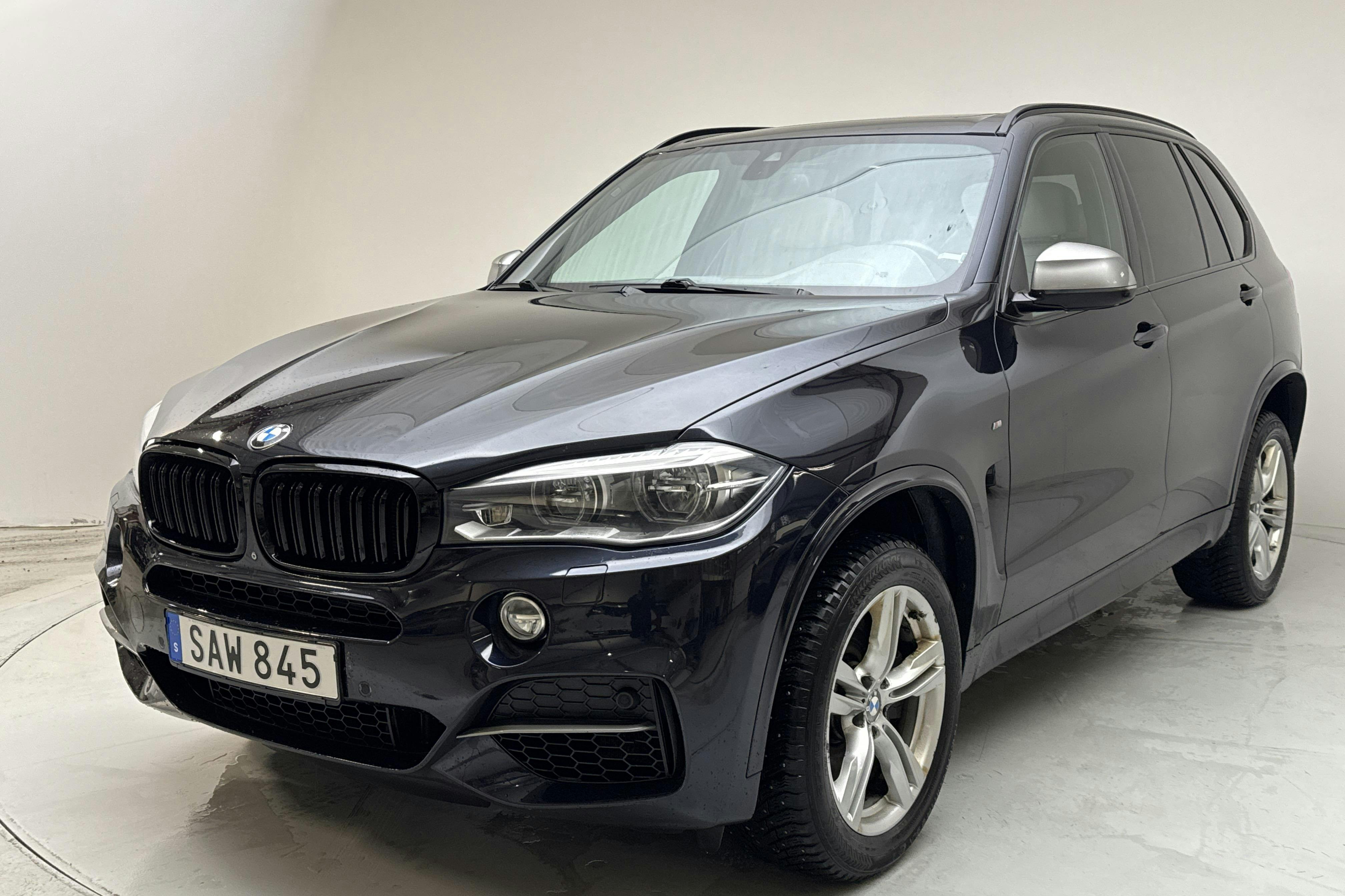 Præsentationsfoto 1 af 21: BMW X5 M50d, F15 (381hk) - 191 110 kilometer - Salgsautomat - Sort - 2014