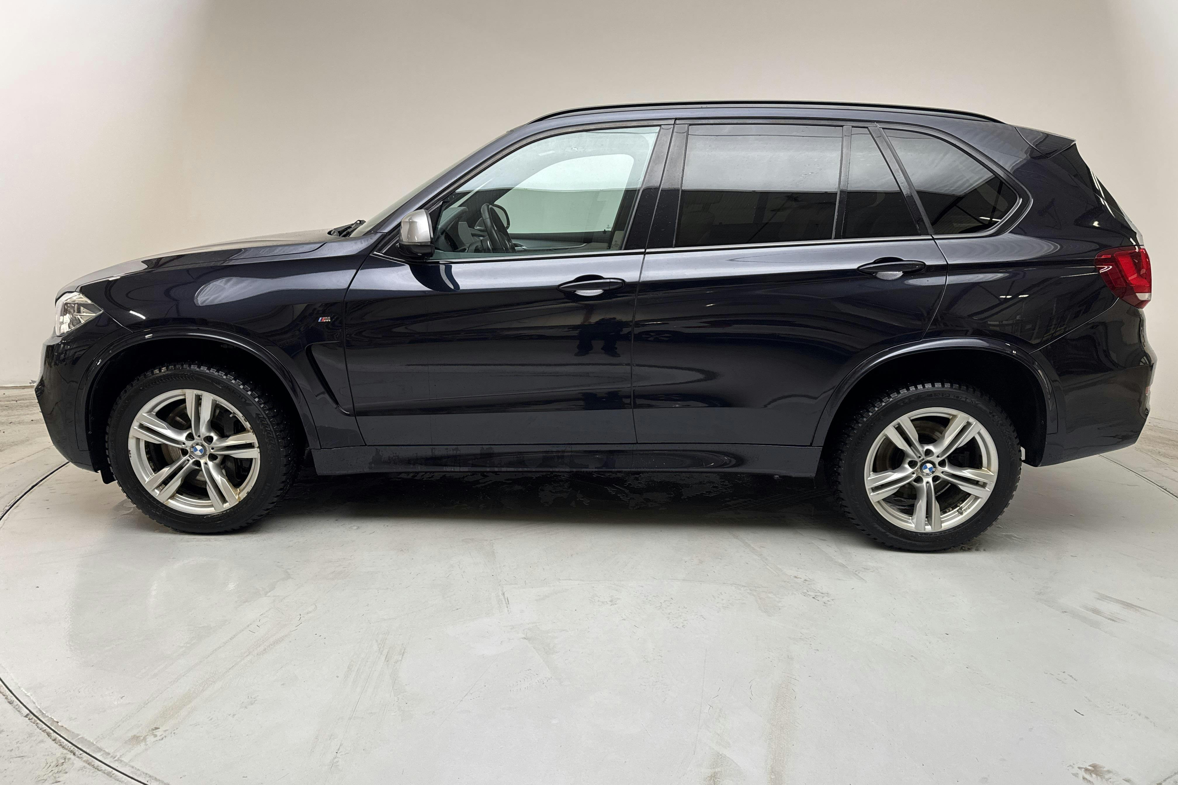 Præsentationsfoto 2 af 21: BMW X5 M50d, F15 (381hk) - 191 110 kilometer - Salgsautomat - Sort - 2014