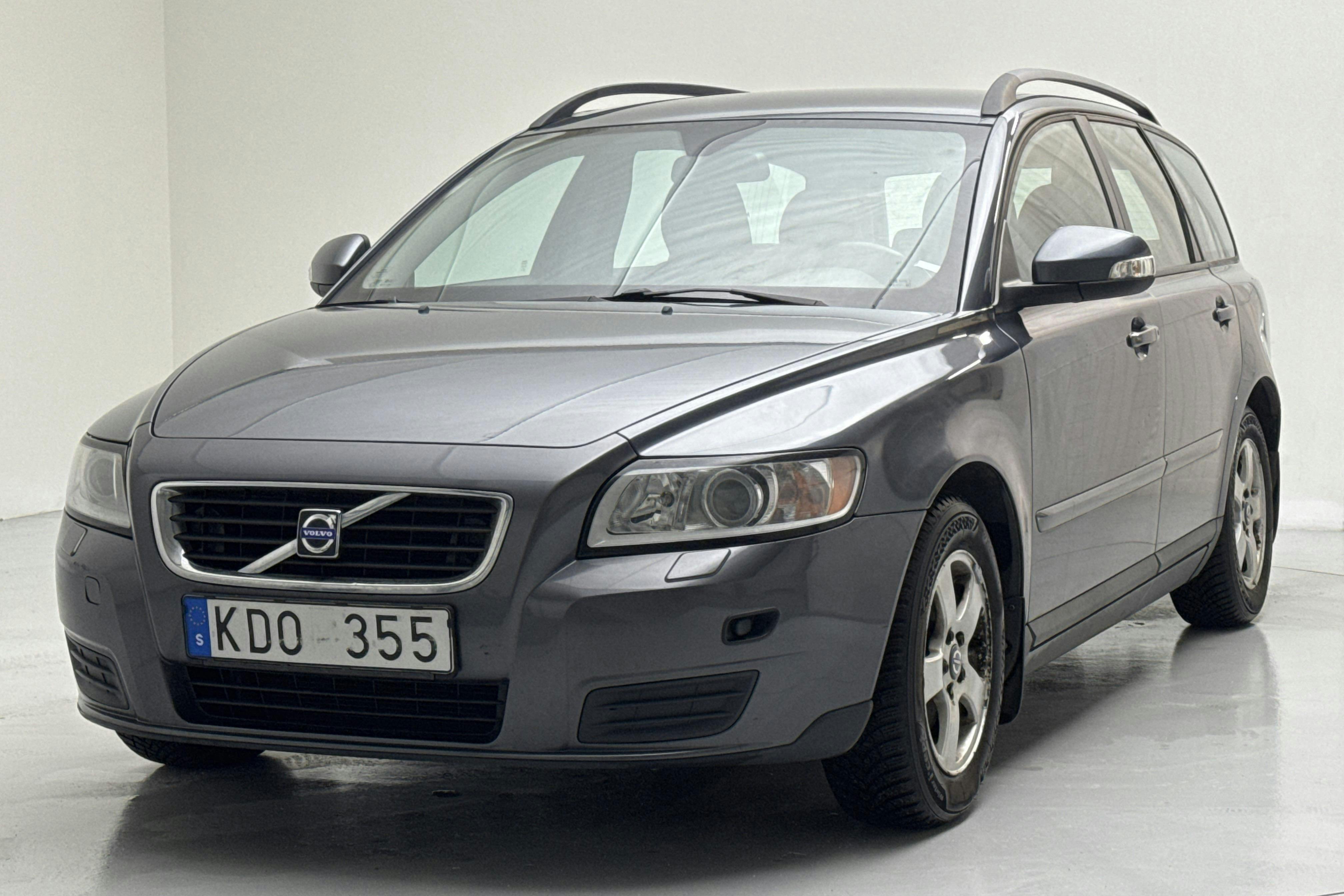 Presentation photo 1 of 11: Volvo V50 1.8F (125hk) - 180 410 km - Manual - gray - 2010