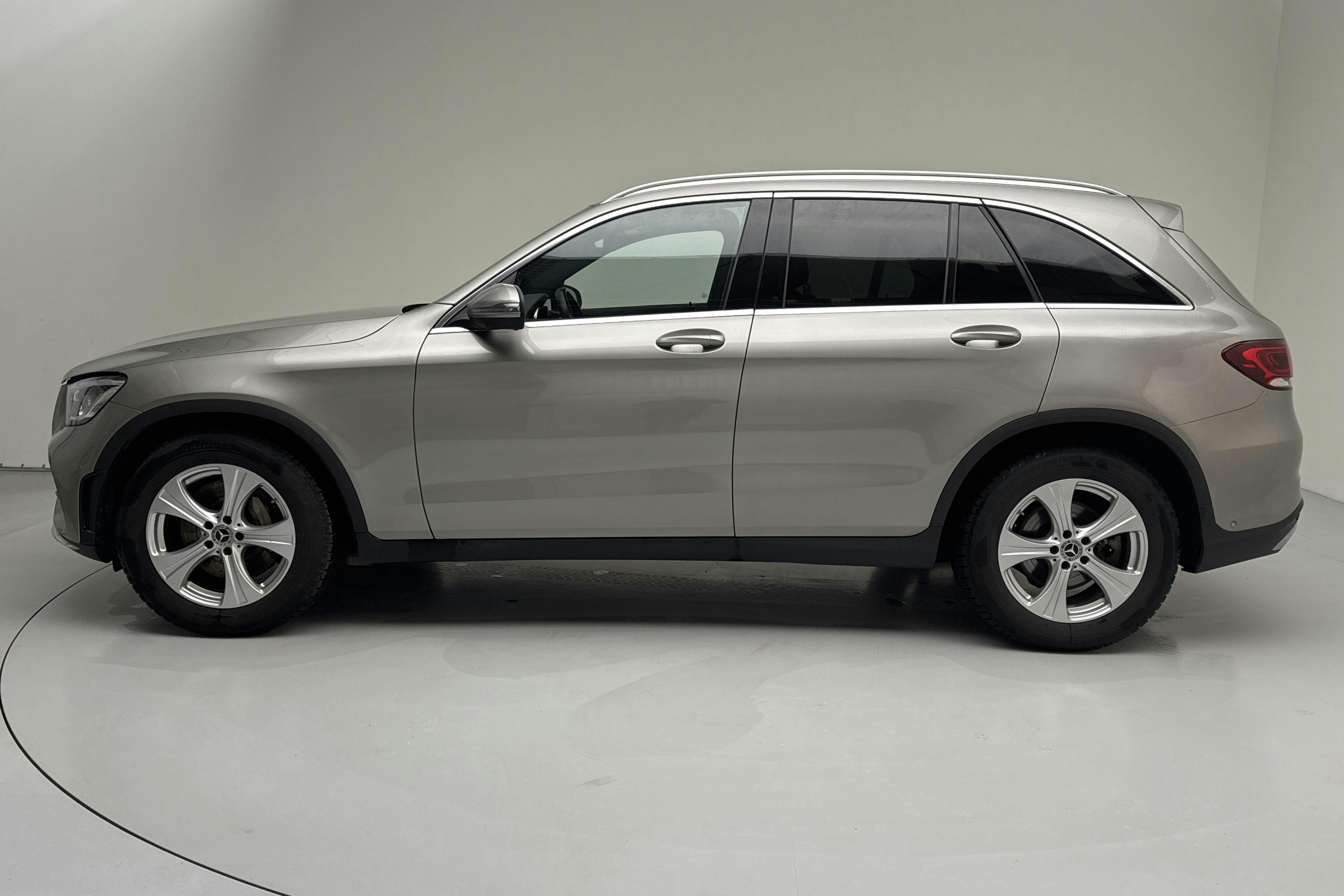 Presentationsfoto 2 av 18: Mercedes GLC 220 d 4MATIC X253 (194hk) - 8 090 mil - Automat - silver - 2020