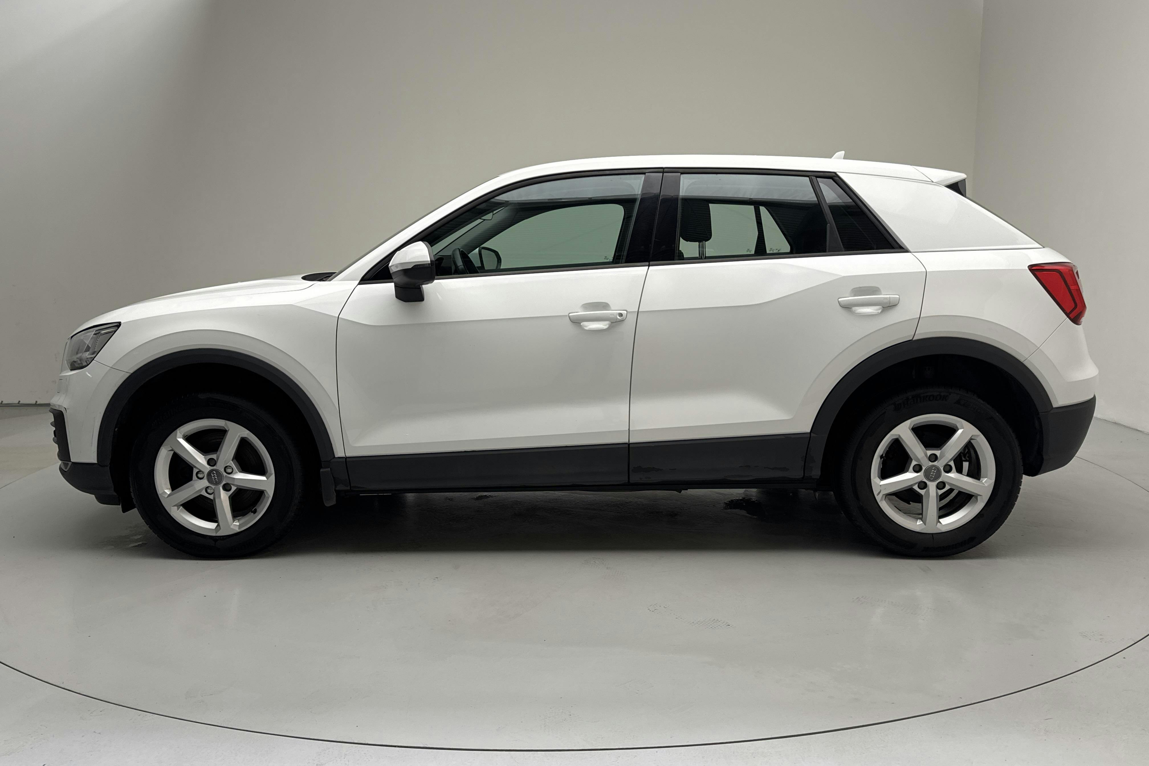 Presentationsfoto 2 av 12: Audi Q2 1.0 TFSI (116hk) - 12 455 mil - Automat - vit - 2018