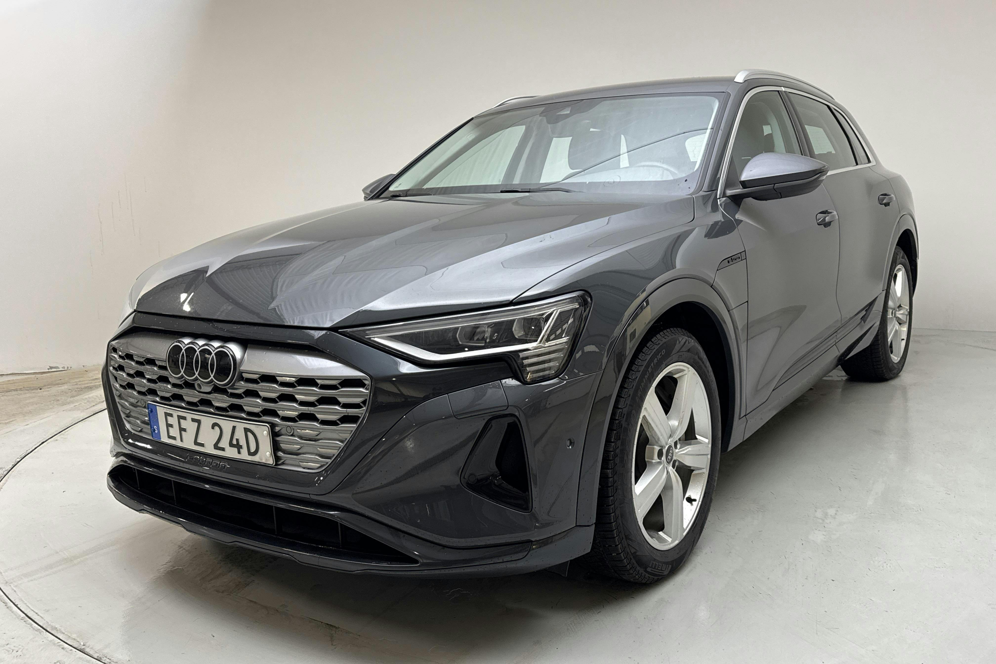Zdjęcie prezentacyjne 1 z 22: Audi Q8 55 e-tron quattro (408hk) - 53 600 km - Automatyczna - szary - 2024