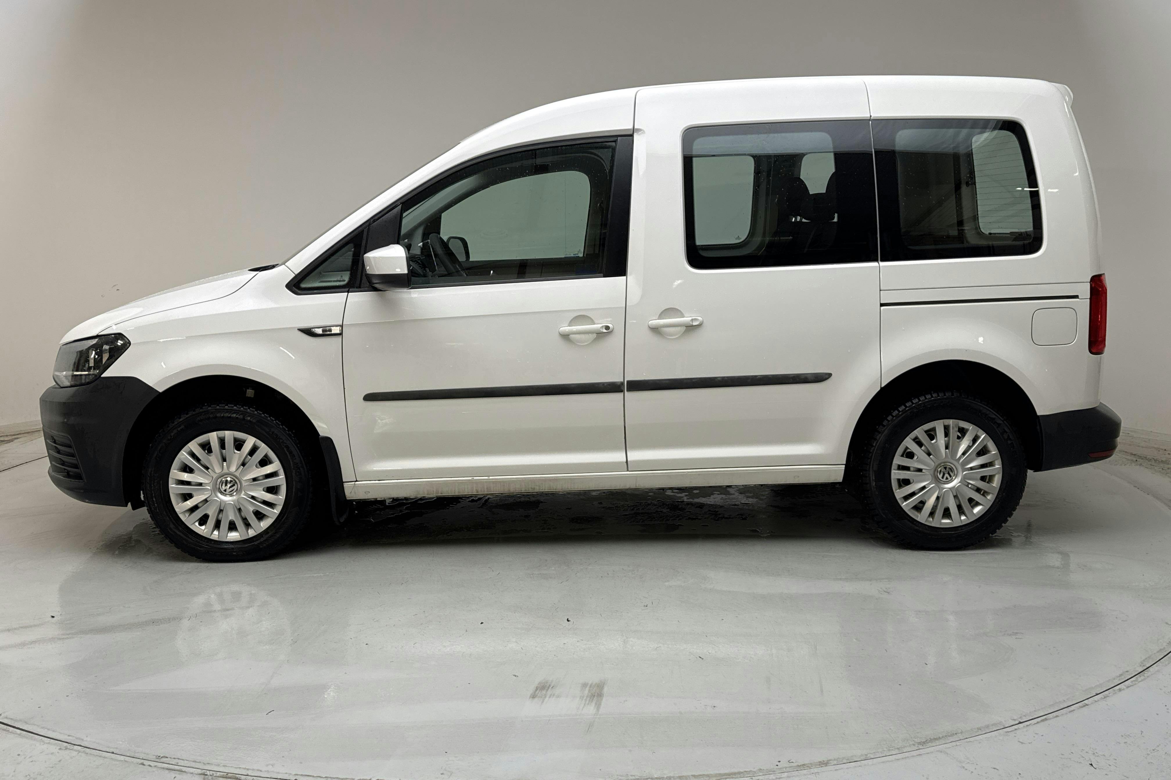 Præsentationsfoto 2 af 12: VW Caddy Combi 2.0 TDI (102hk) - 82 430 kilometer - Manuel - Hvid - 2020