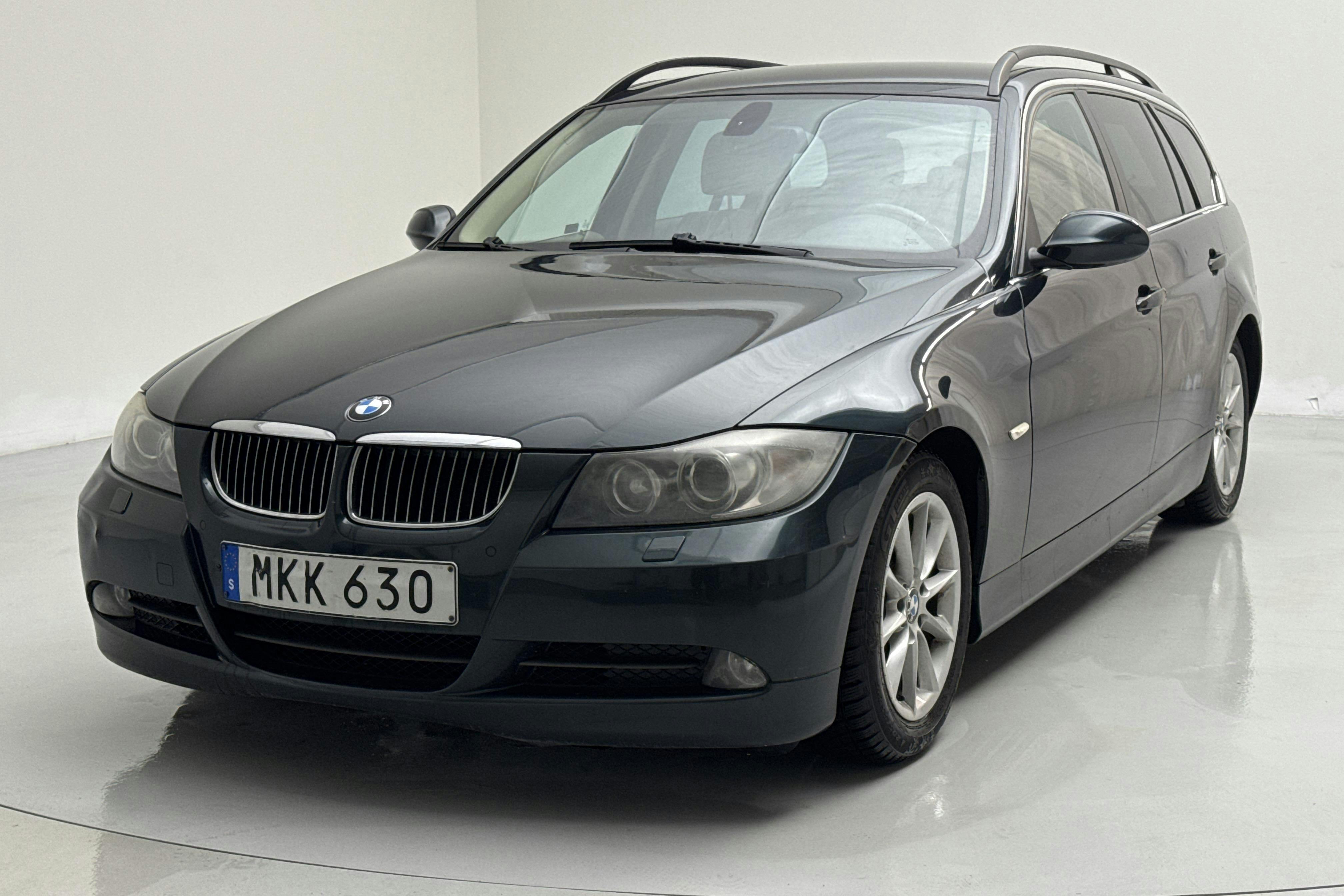 Presentationsfoto 1 av 12: BMW 325i Touring, E91 (218hk) - 29 688 mil - Automat - Dark Green - 2006