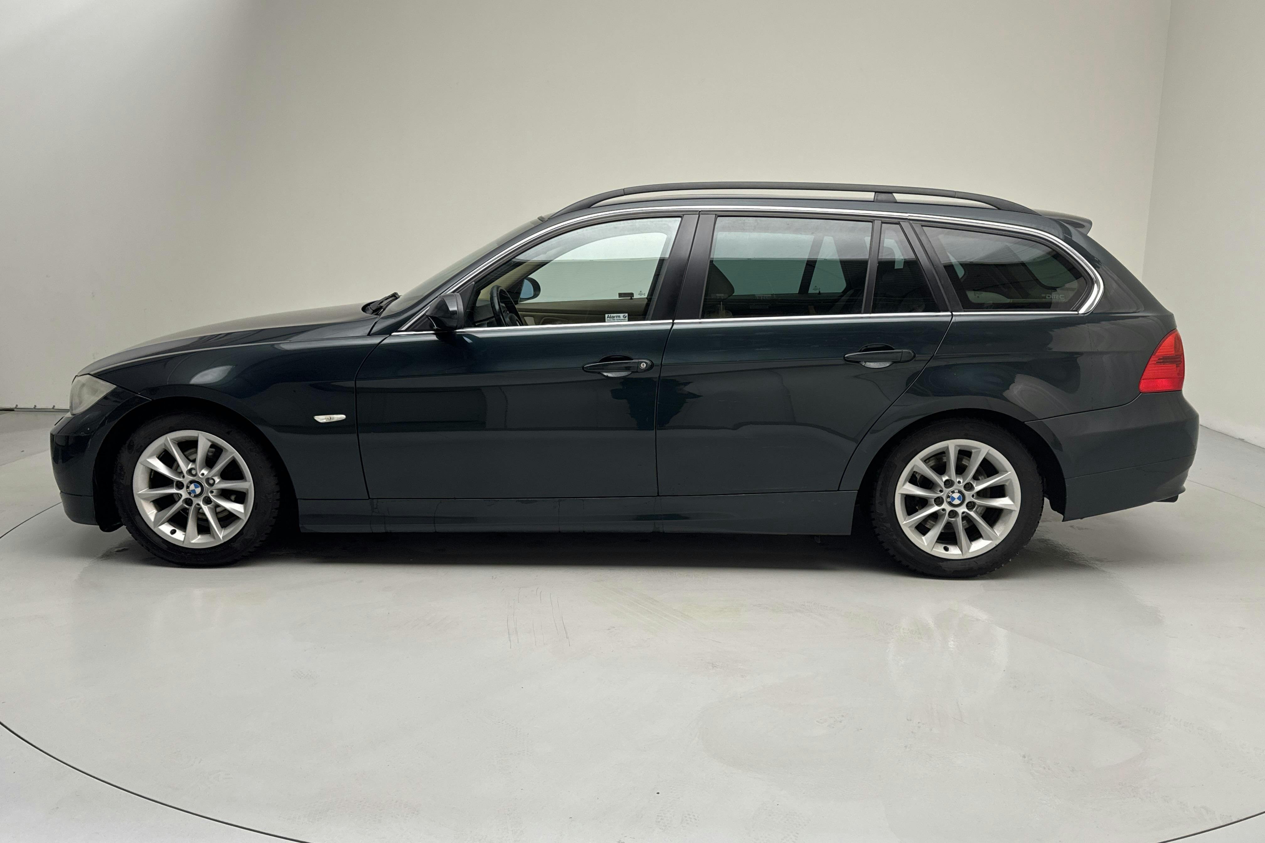 Presentationsfoto 2 av 12: BMW 325i Touring, E91 (218hk) - 29 688 mil - Automat - Dark Green - 2006