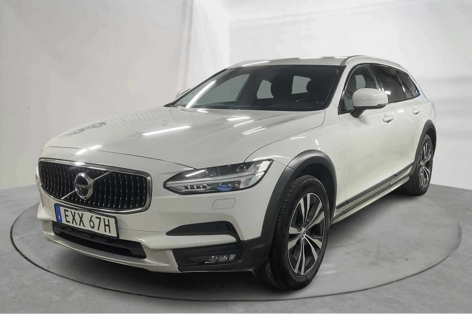 Zdjęcie prezentacyjne 1 z 18: Volvo V90 D4 Cross Country AWD (190hk) - 272 280 km - Automatyczna - biały - 2020