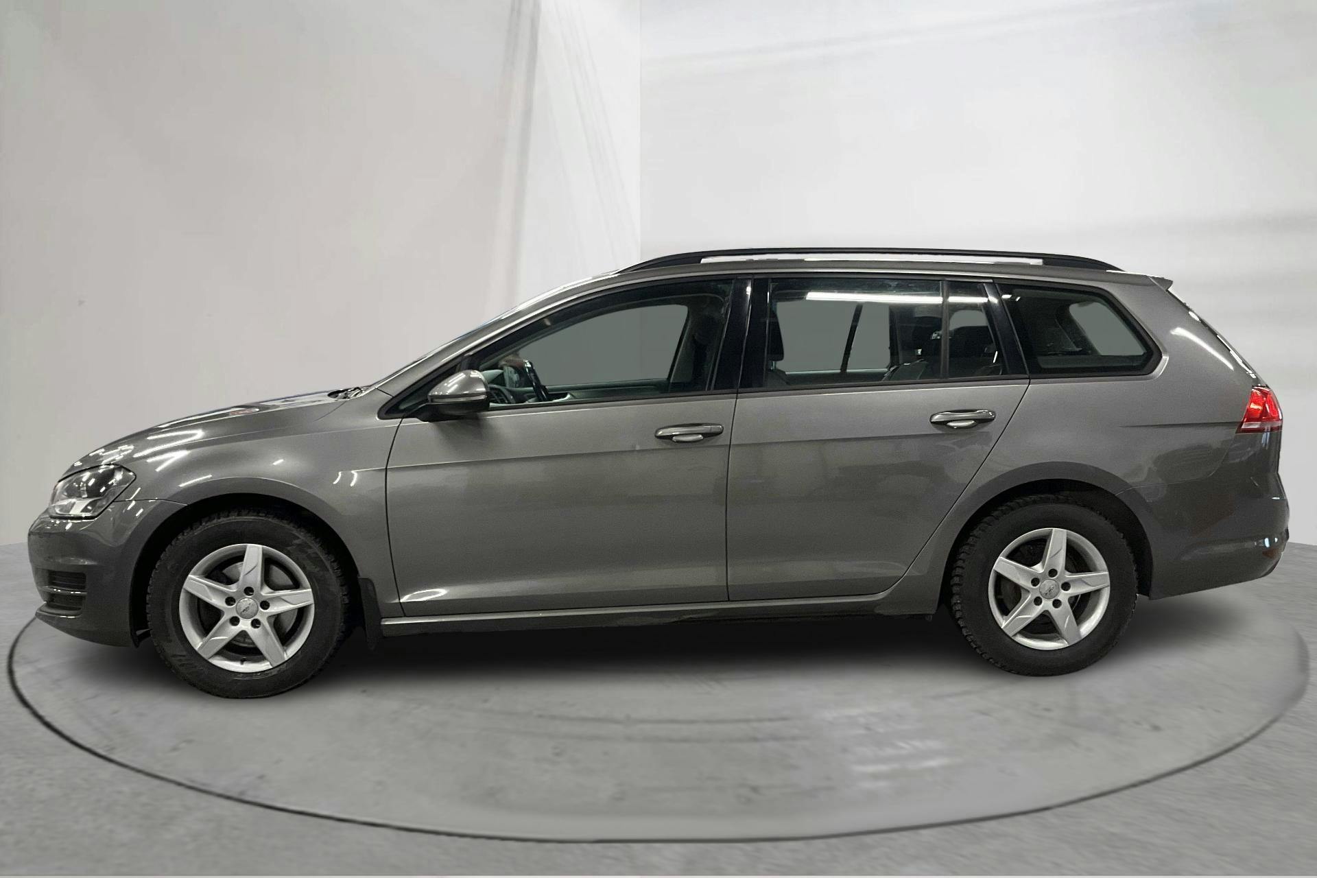 Presentation photo 2 of 13: VW Golf VII 1.2 TSI Sportscombi (110hk) - 161 390 km - Manual - gray - 2016