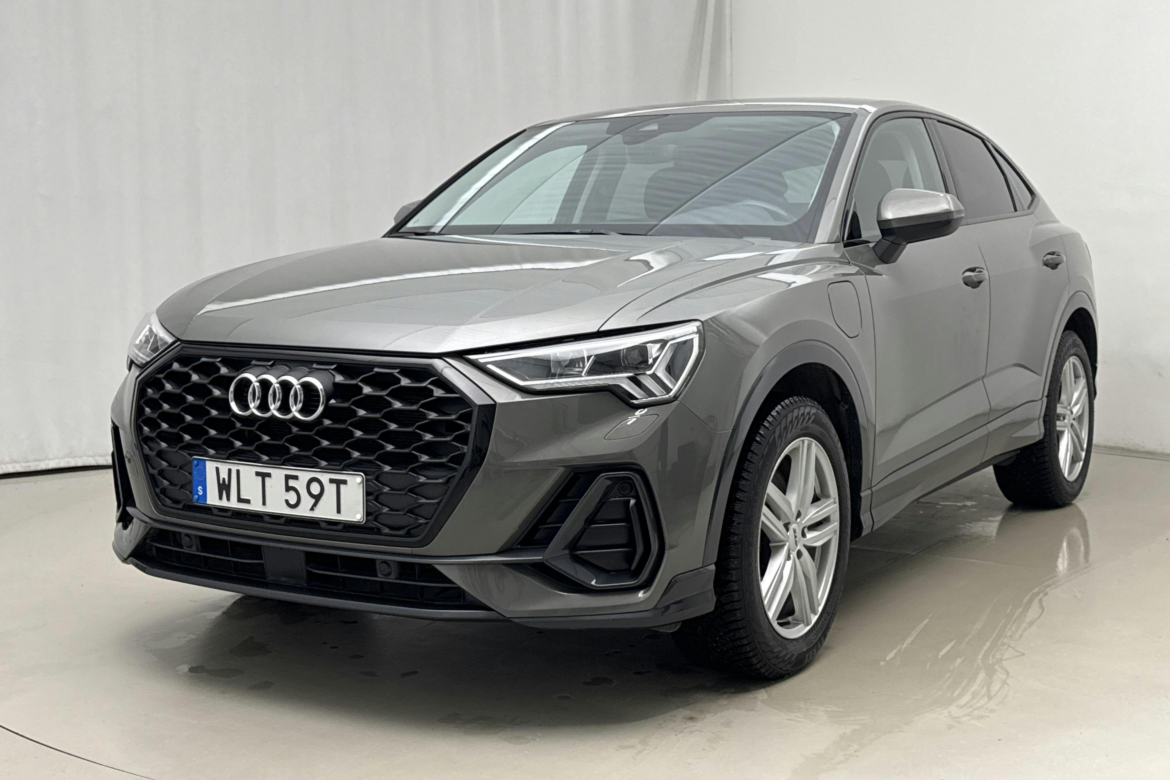 Præsentationsfoto 1 af 21: Audi Q3 Sportback 45 TFSI e (245hk) - 99 670 kilometer - Salgsautomat - grå - 2022