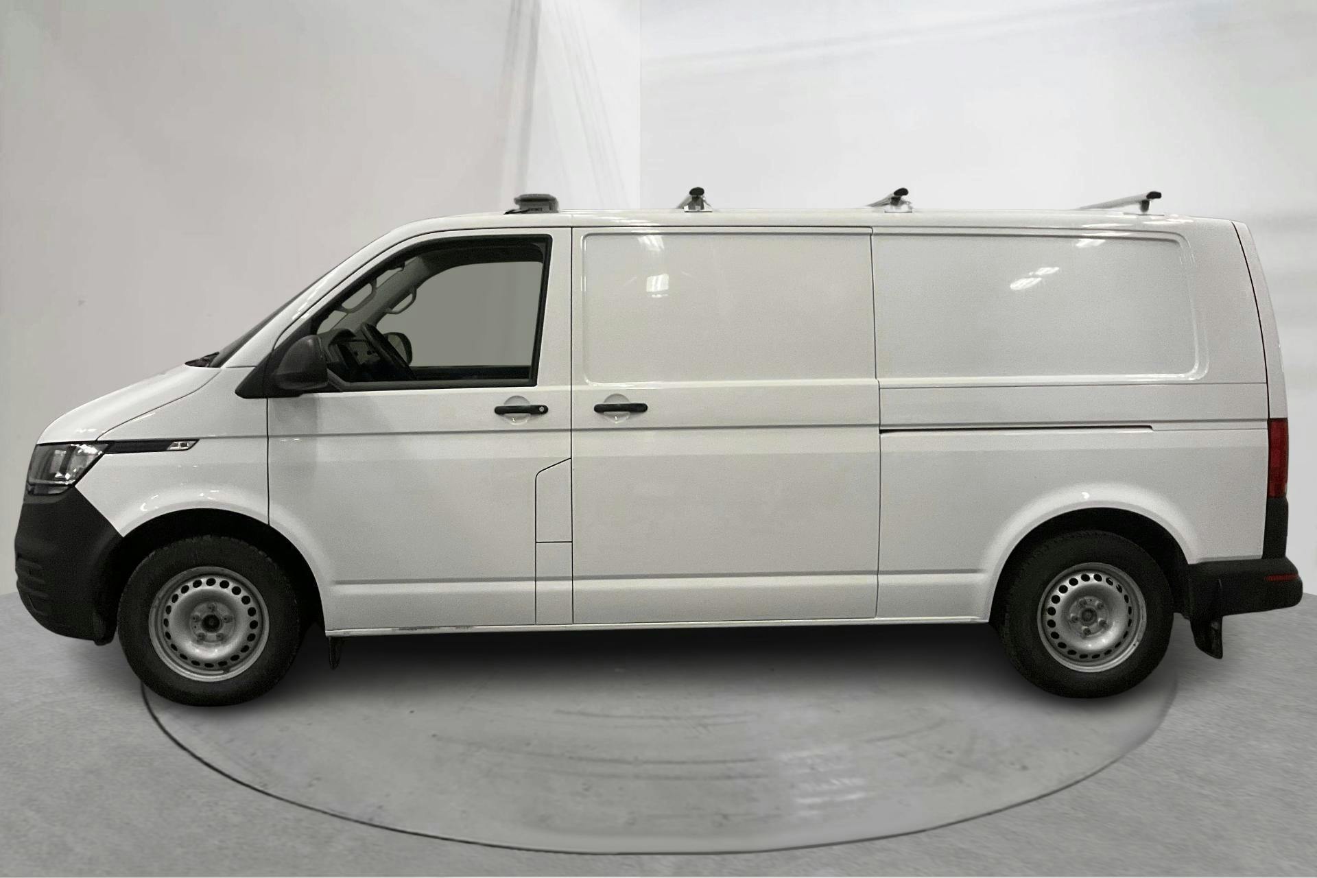 Presentationsfoto 2 av 21: VW Transporter T6 2.0 TDI BMT Skåp 4MOTION (150hk) - 20 221 mil - Automat - vit - 2020