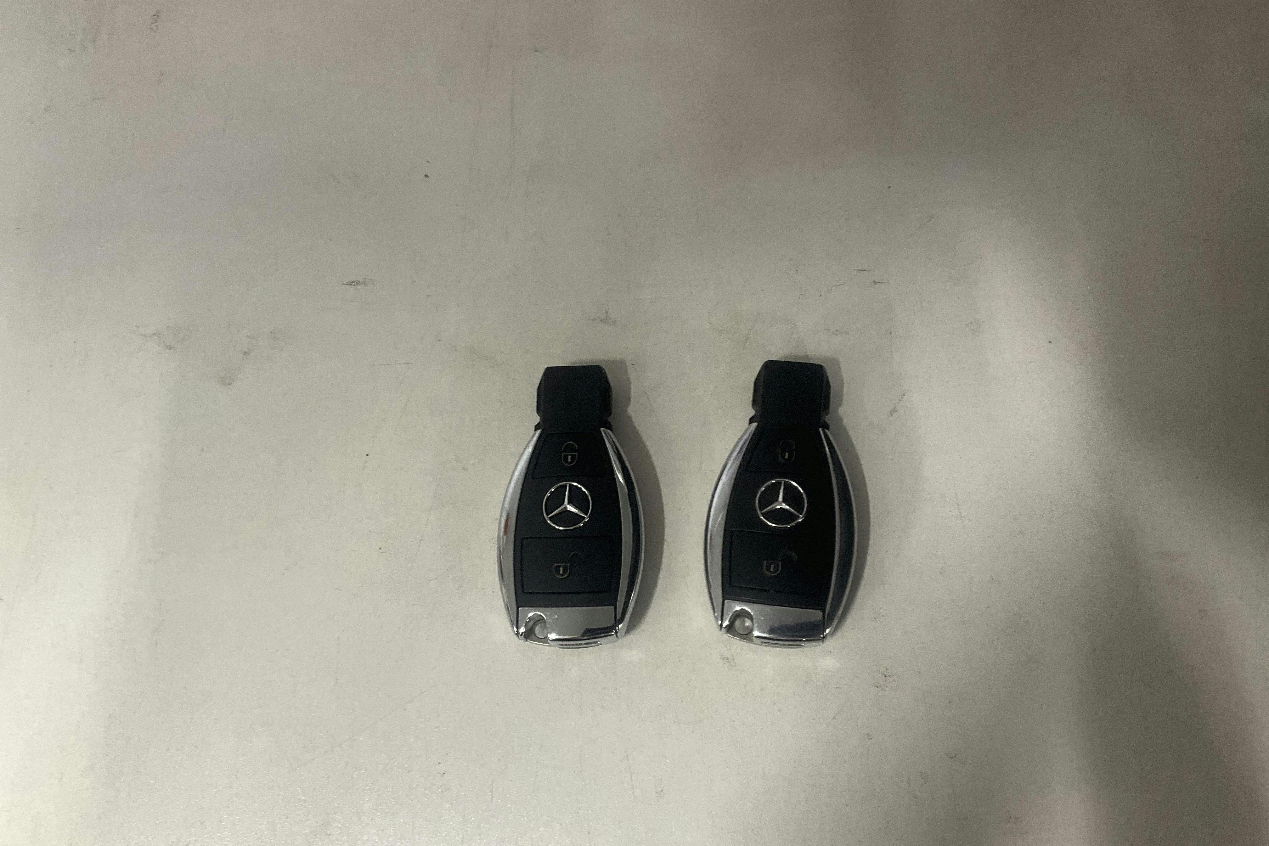 Præsentationsfoto 15 af 15: Mercedes V 220 d W447 (163hk) - 147 690 kilometer - Salgsautomat - Dark Green - 2023