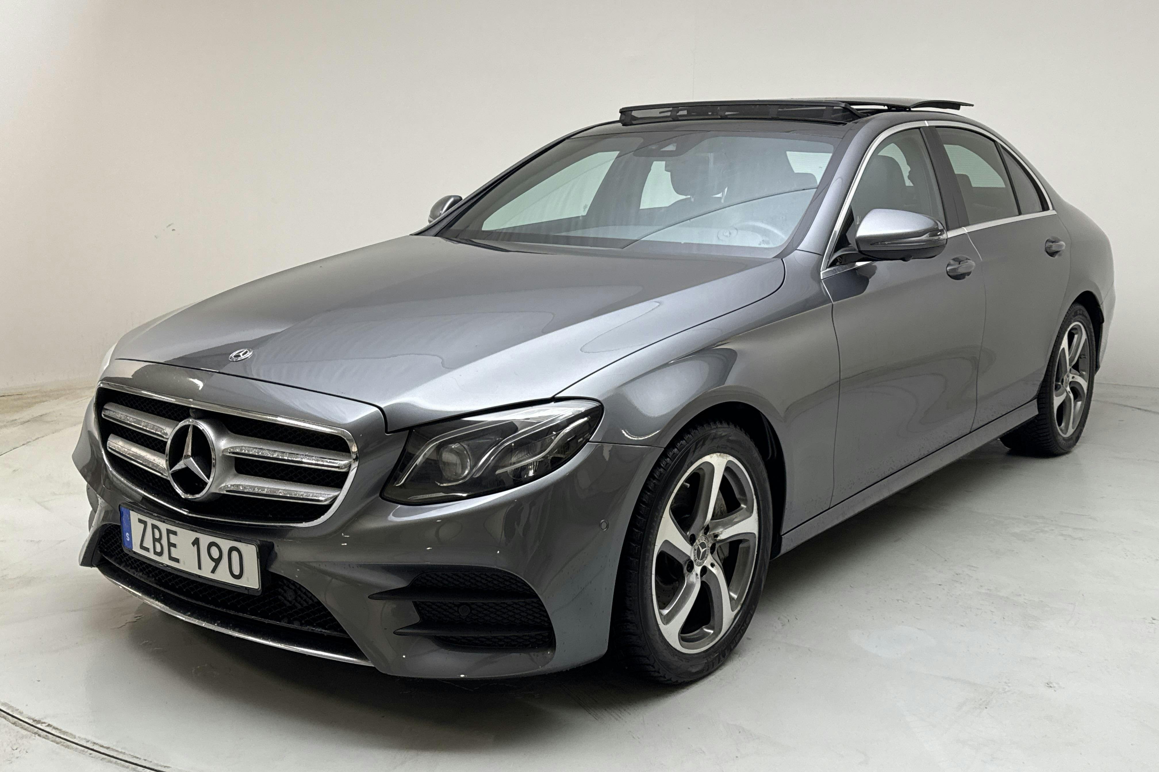 Presentation photo 1 of 15: Mercedes E 220 d Sedan W213 (194hk) - 170 520 km - Automatic - gray - 2018