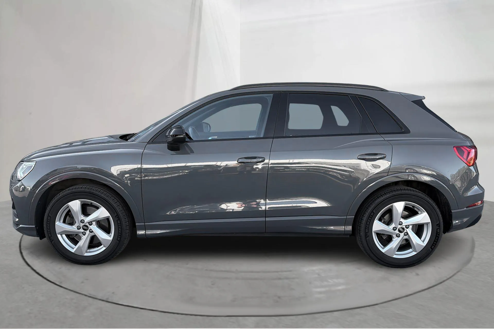 Presentationsfoto 2 av 18: Audi Q3 40 TDI quattro (200hk) - 8 426 mil - Automat - grå - 2023