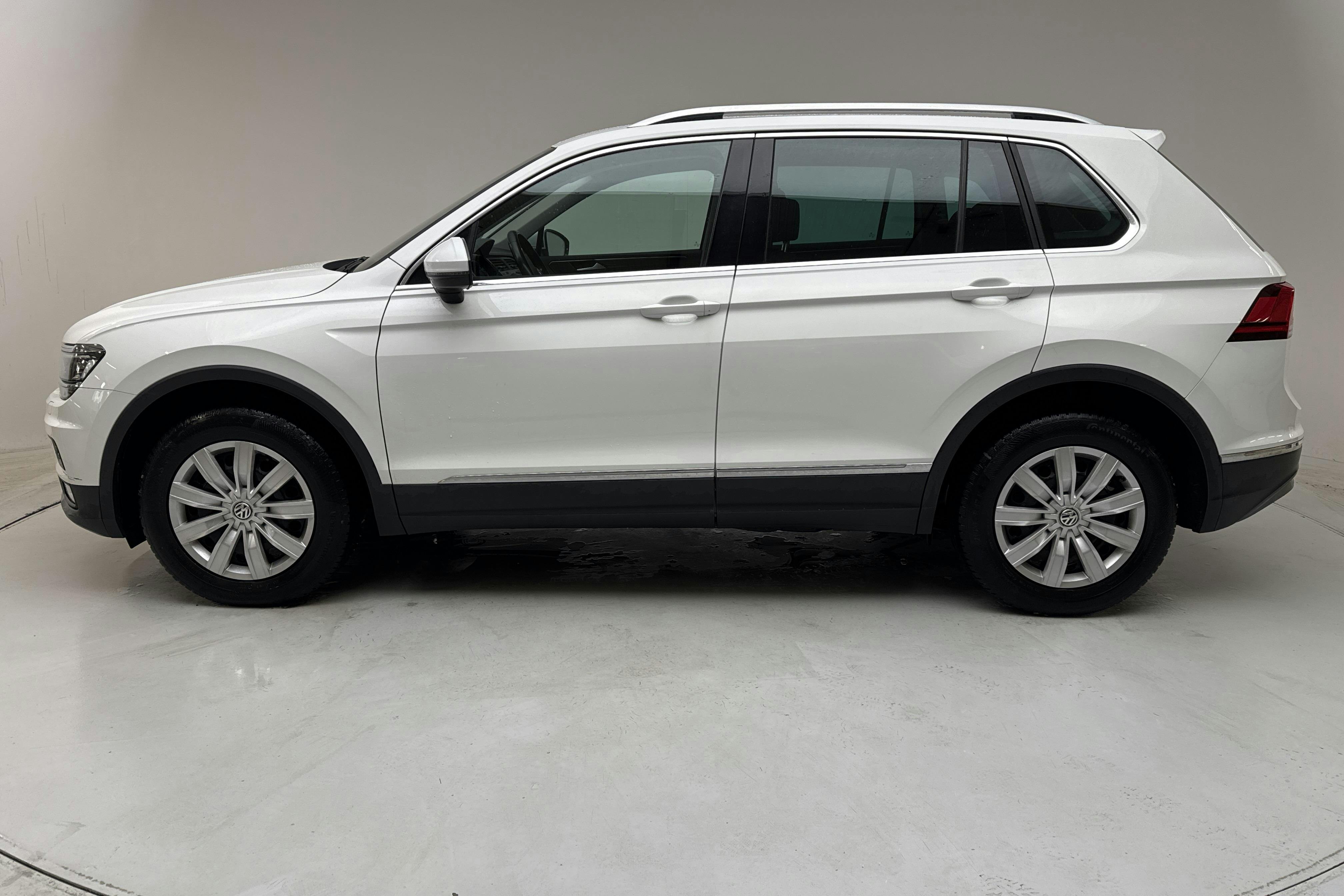 Presentationsfoto 2 av 12: VW Tiguan 1.4 TSI 4MOTION (150hk) - 14 191 mil - Automat - vit - 2018