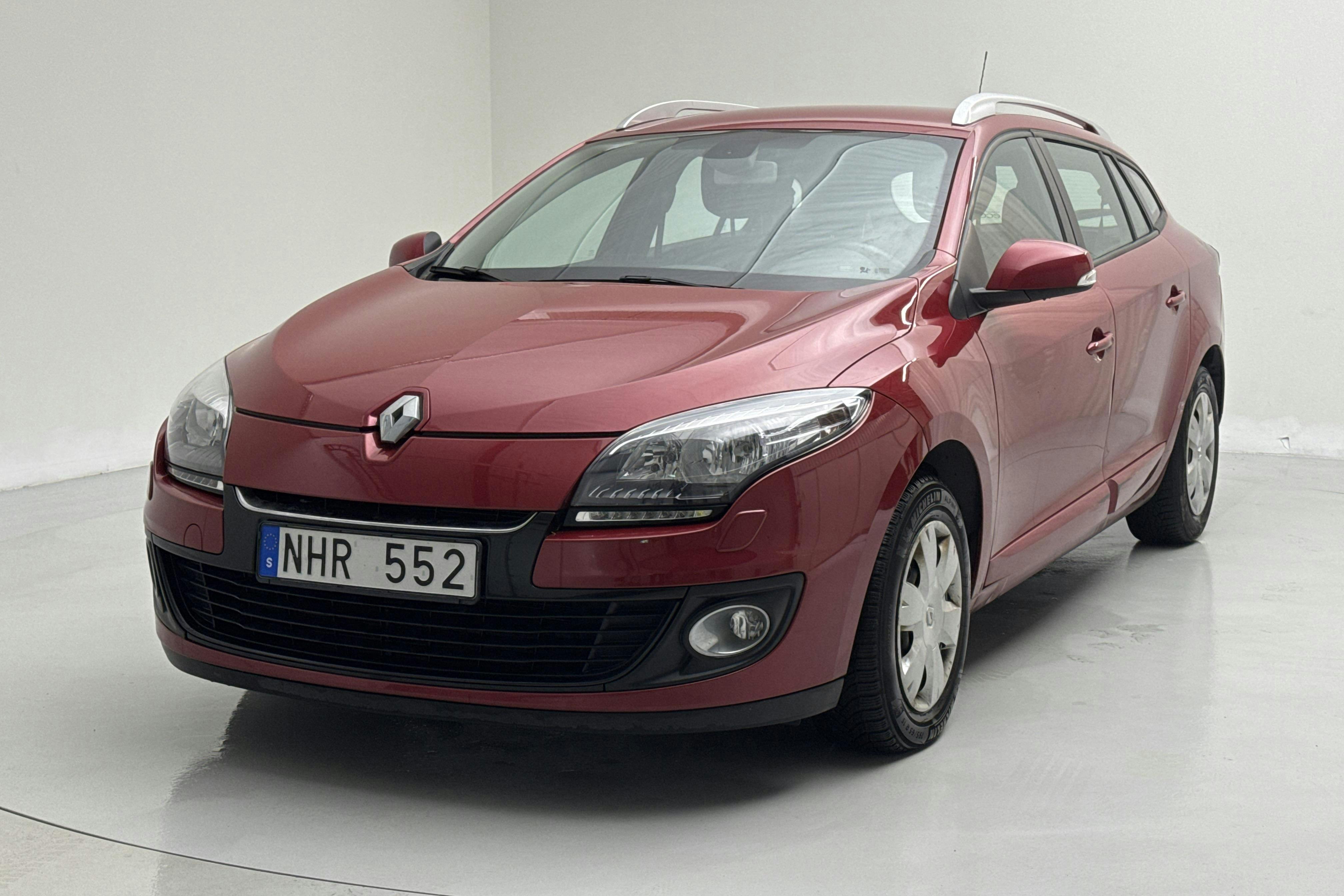 Presentationsfoto 1 av 11: Renault Mégane Phas III 1.2 TCe Sports Tourer (115hk) - 8 539 mil - Manuell - röd - 2013
