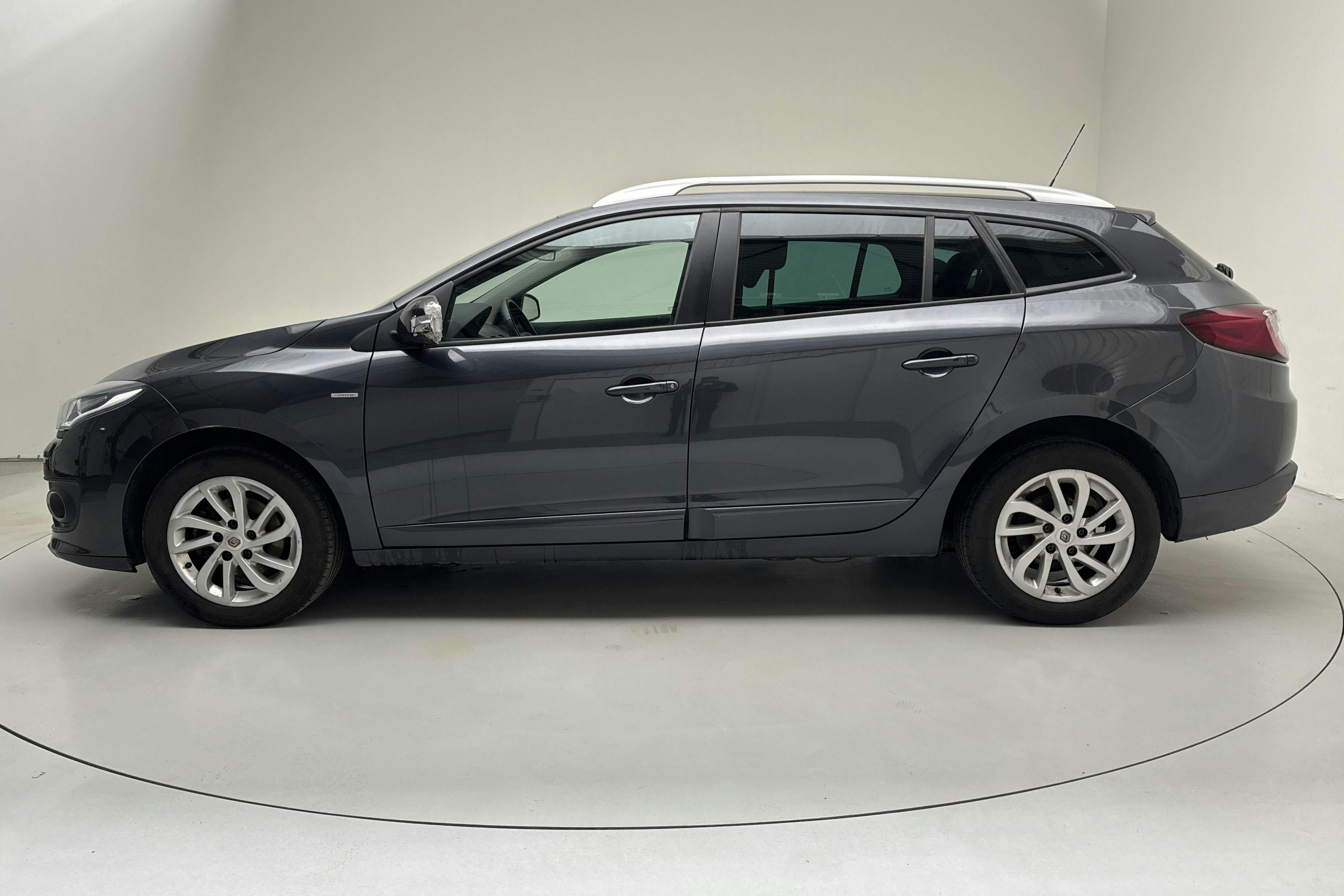 Presentationsfoto 2 av 10: Renault Mégane Phas III 1.2 TCe Sports Tourer (115hk) - 9 403 mil - Manuell - Dark Grey - 2015