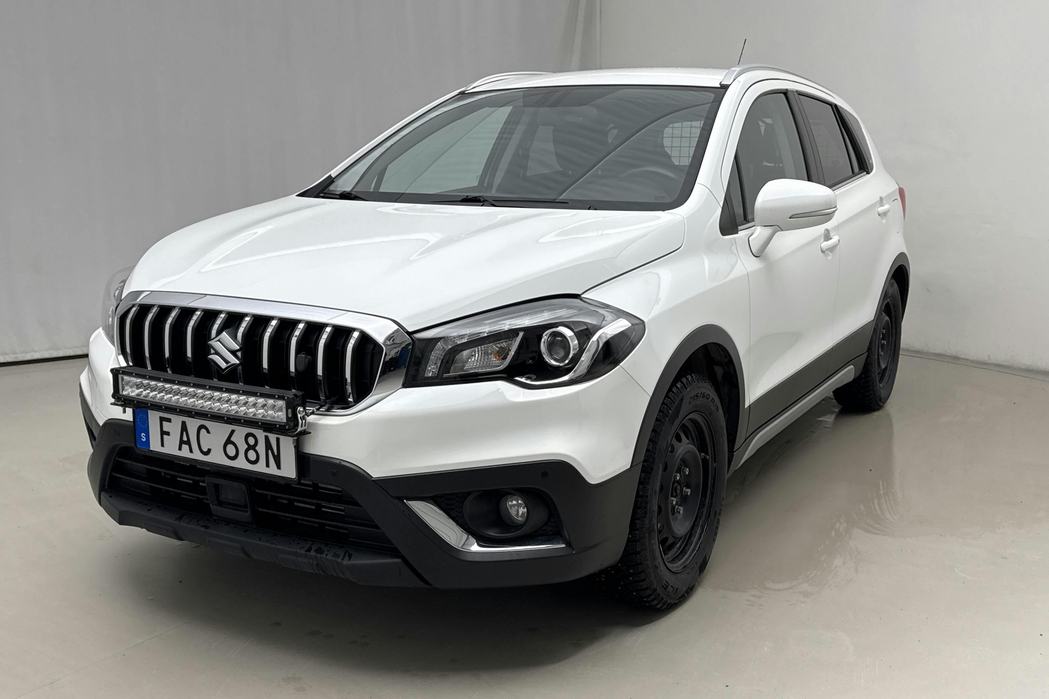 Præsentationsfoto 1 af 16: Suzuki S-Cross 1.4 Hybrid 4x4 (129hk) - 17 070 kilometer - Salgsautomat - Hvid - 2021