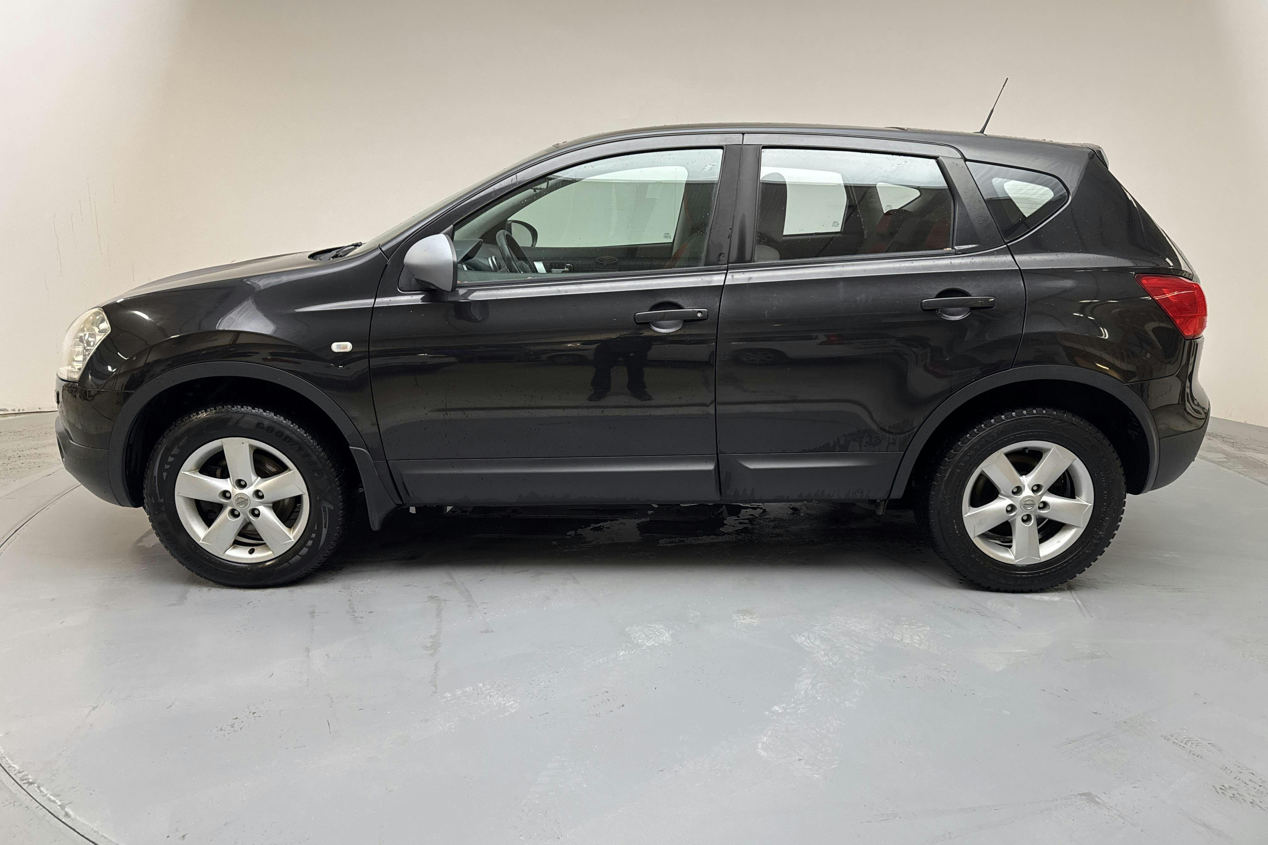 Zdjęcie prezentacyjne 2 z 13: Nissan Qashqai 1.6 (117hk) - 177 430 km - Manualna - czarny - 2008