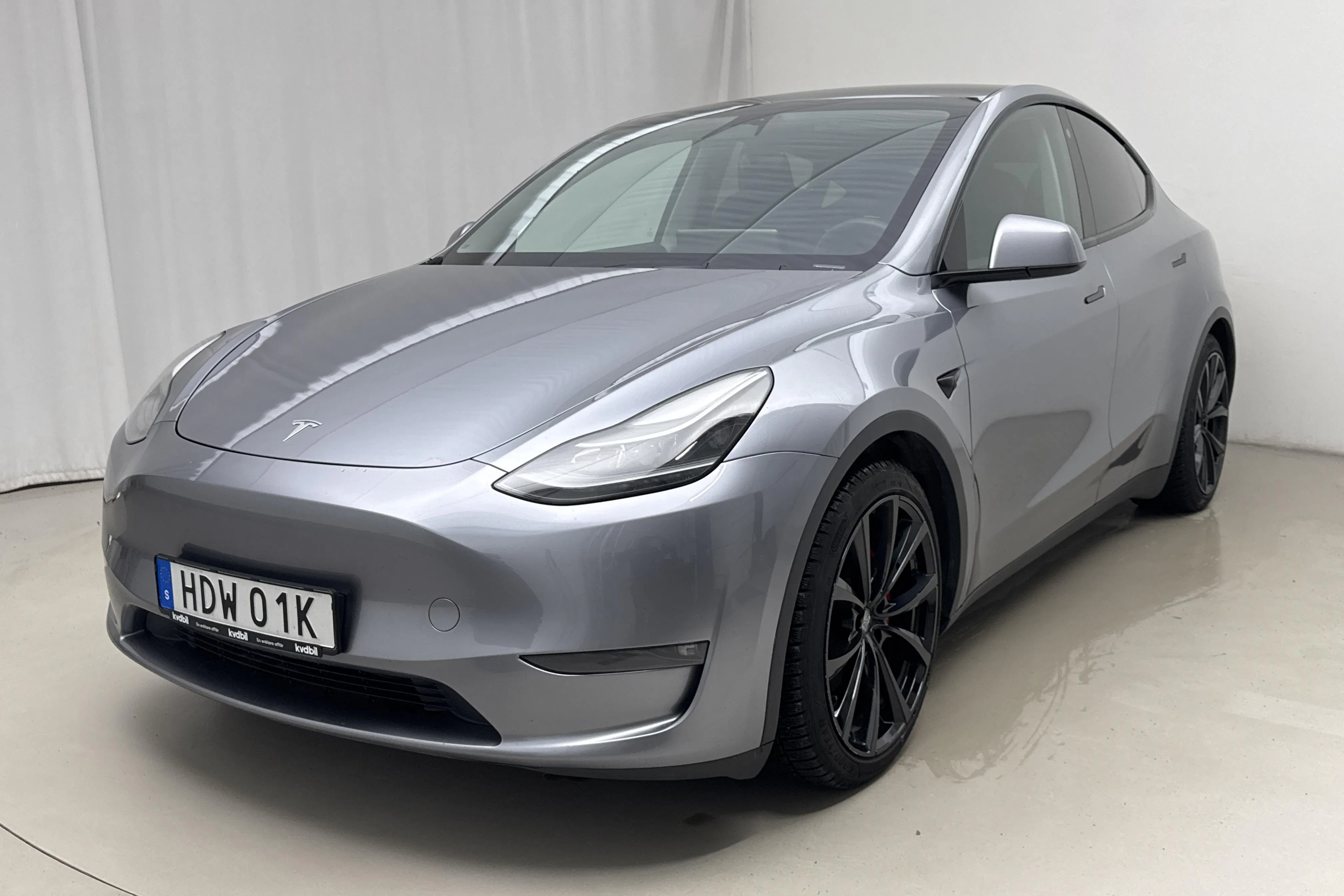 Presentation photo 1 of 21: Tesla Model Y Performance Dual Motor AWD - 96 440 km - Automatic - gray - 2023
