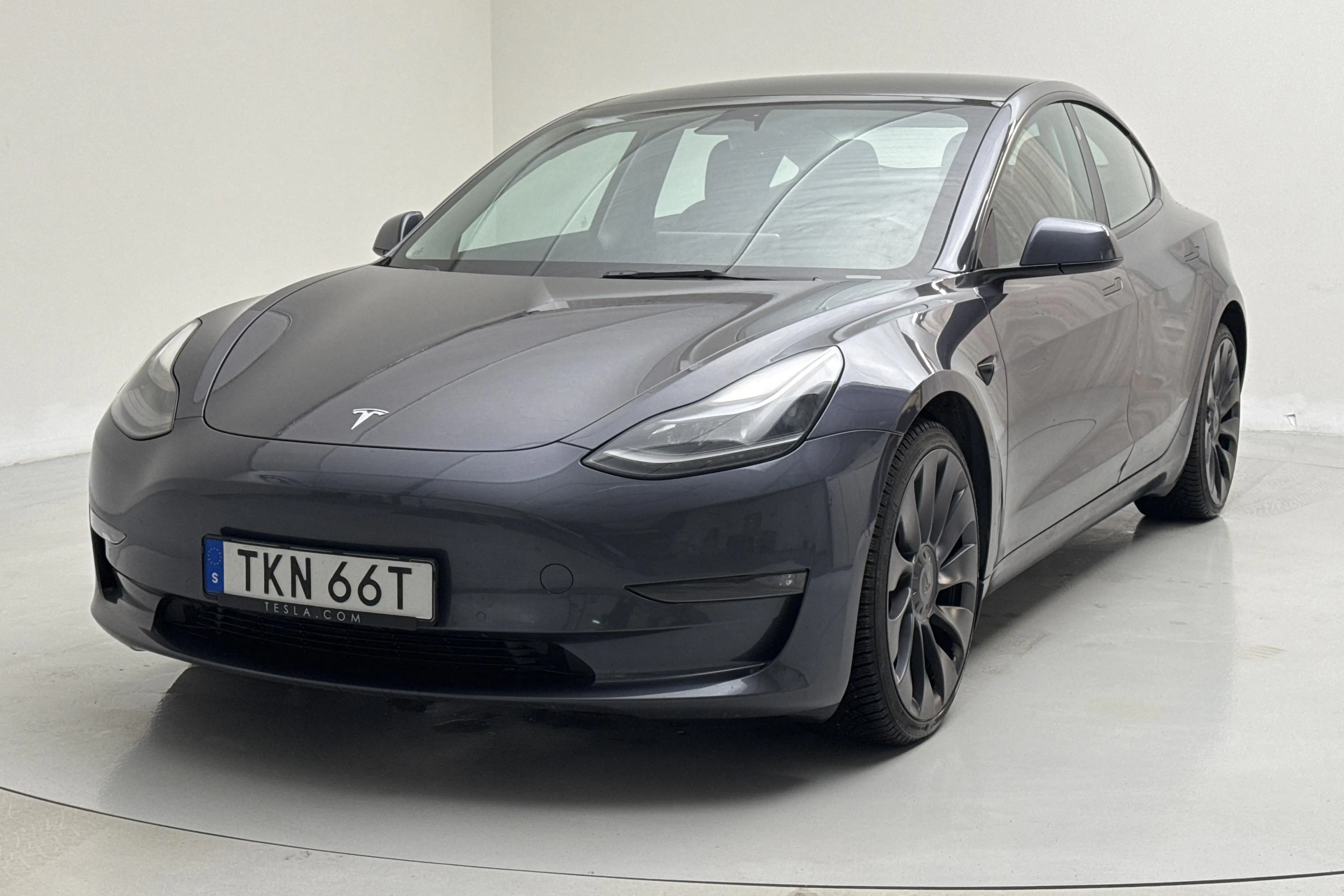 Presentationsfoto 1 av 17: Tesla Model 3 Performance AWD - 10 915 mil - Automat - grå - 2022