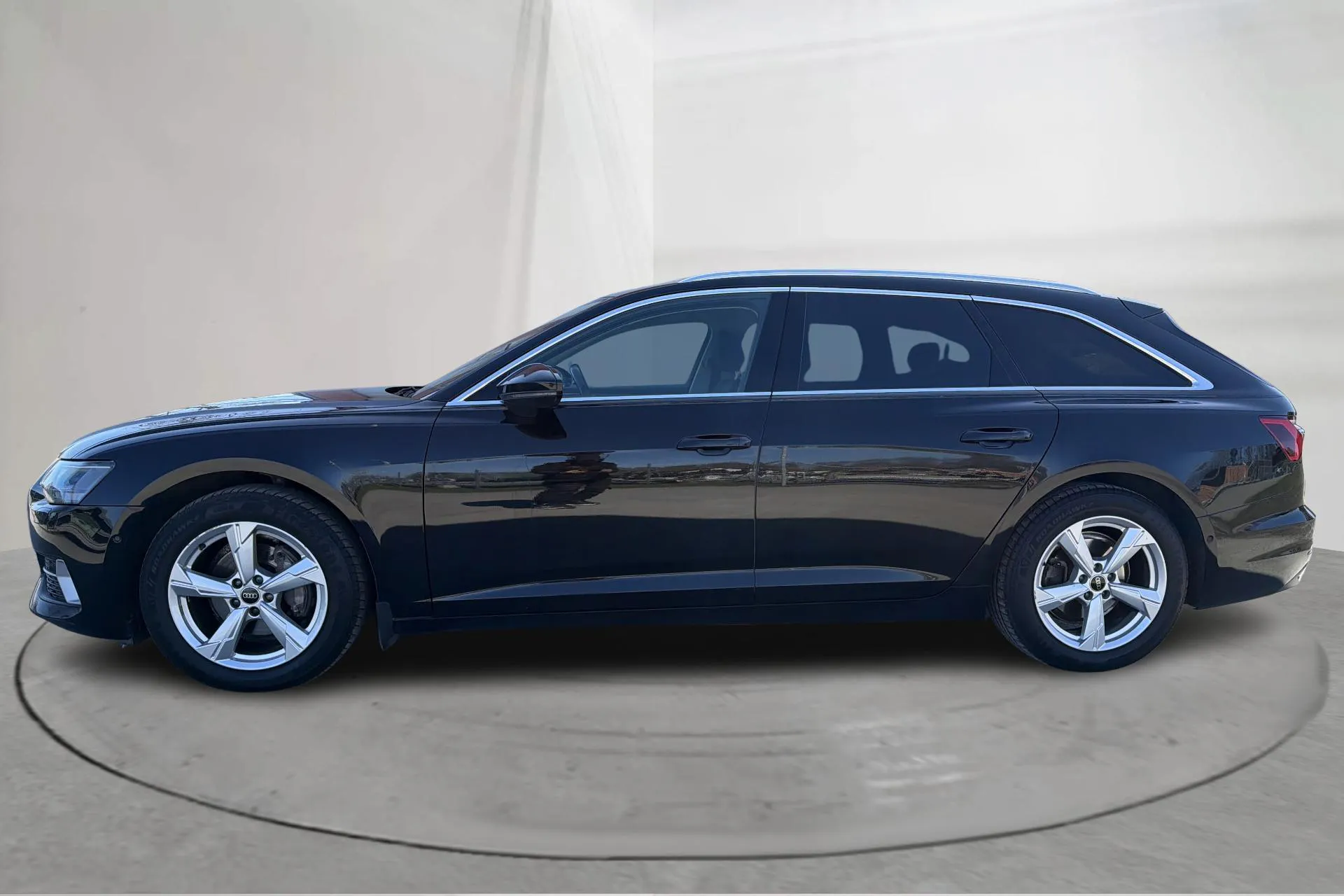 Presentationsfoto 2 av 17: Audi A6 Avant 40 TDI quattro (204hk) - 14 022 mil - Automat - svart - 2023