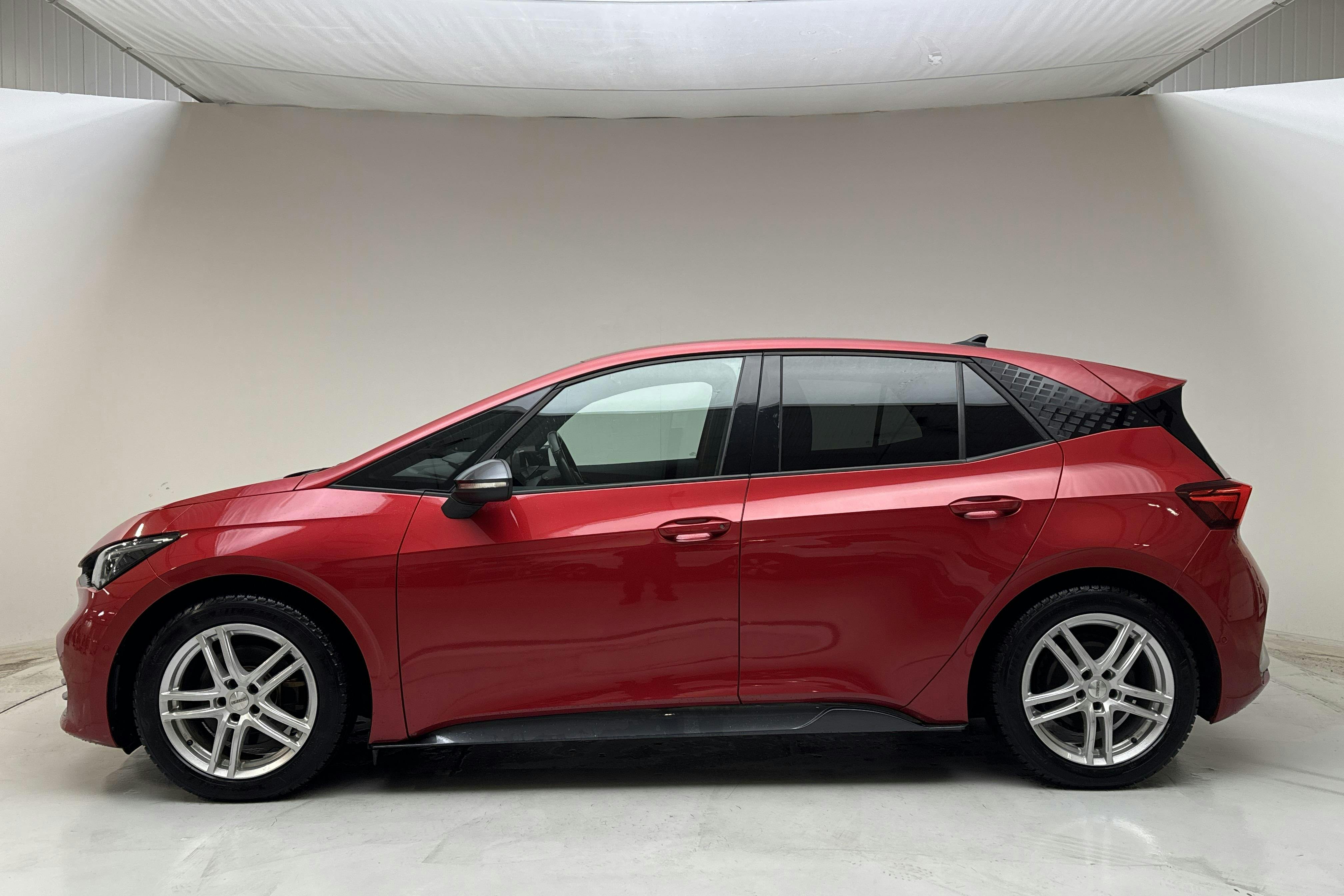 Presentation photo 2 of 17: Cupra Born 58kWh (204hk) - 94 530 km - Automatic - red - 2022