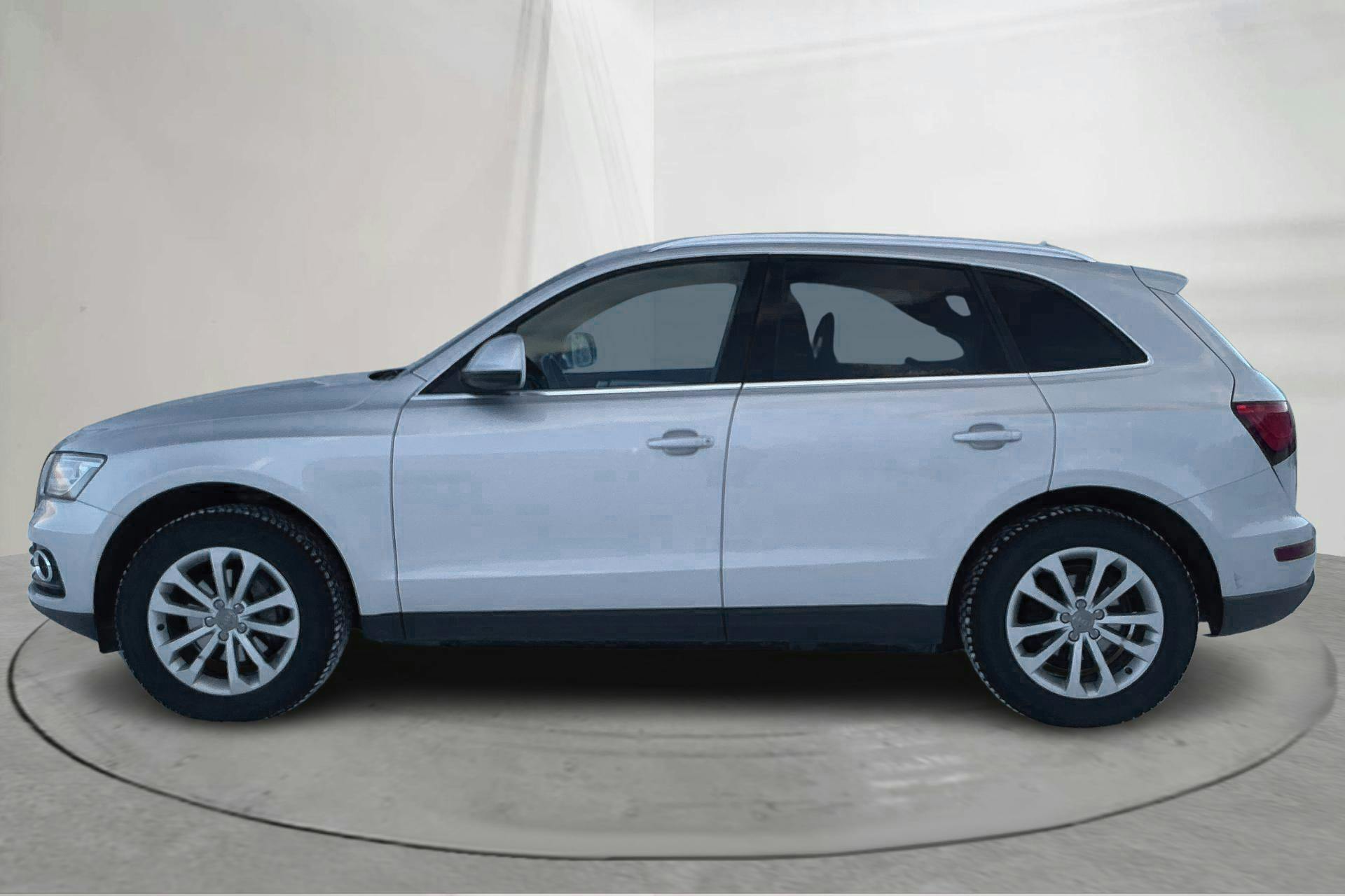 Presentationsfoto 2 av 15: Audi Q5 2.0 TDI quattro (177hk) - 15 054 mil - Automat - silver - 2014