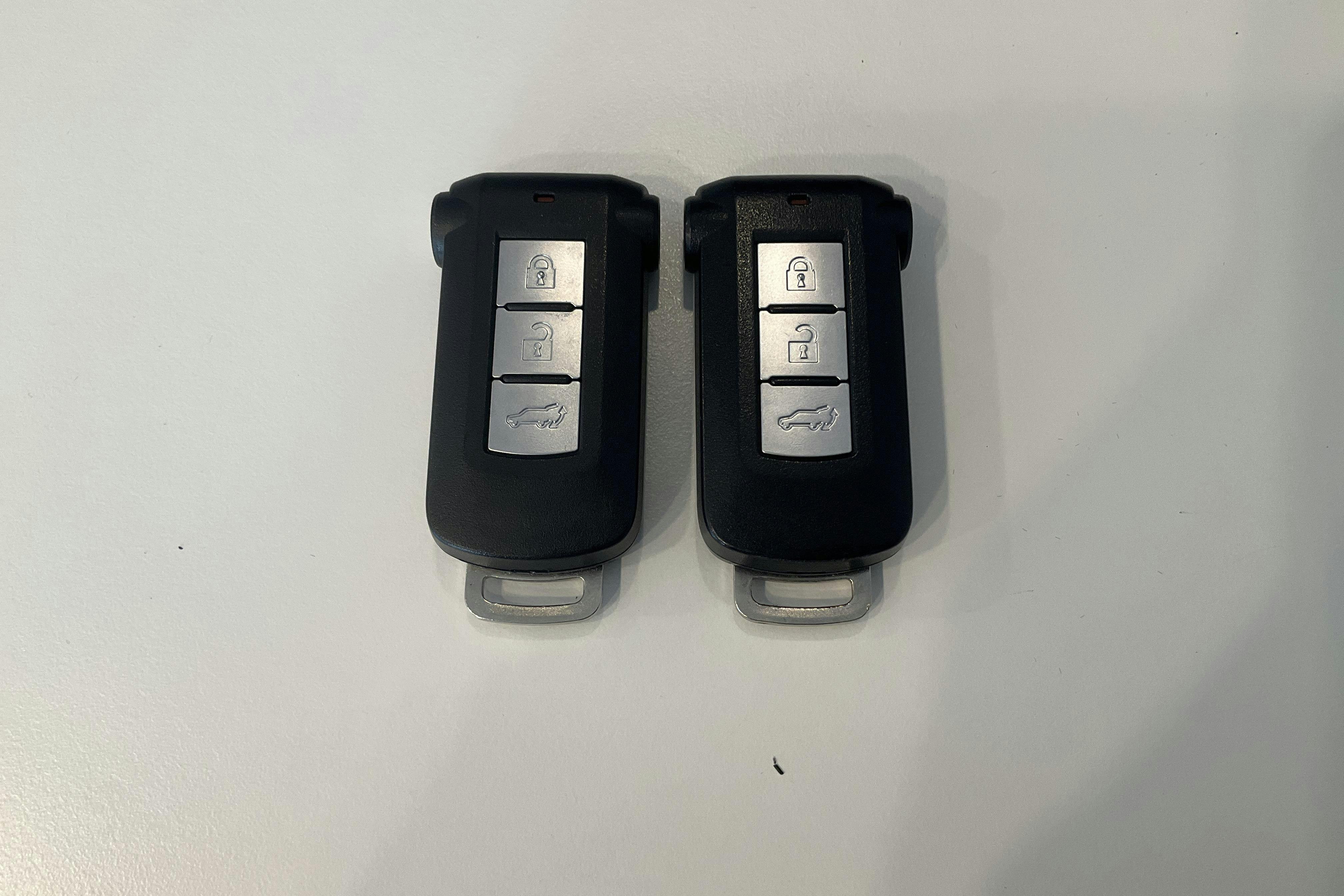 Presentationsfoto 18 av 18: Mitsubishi Outlander 2.4 Plug-in Hybrid 4WD (136hk) - 16 693 mil - Automat - silver - 2019