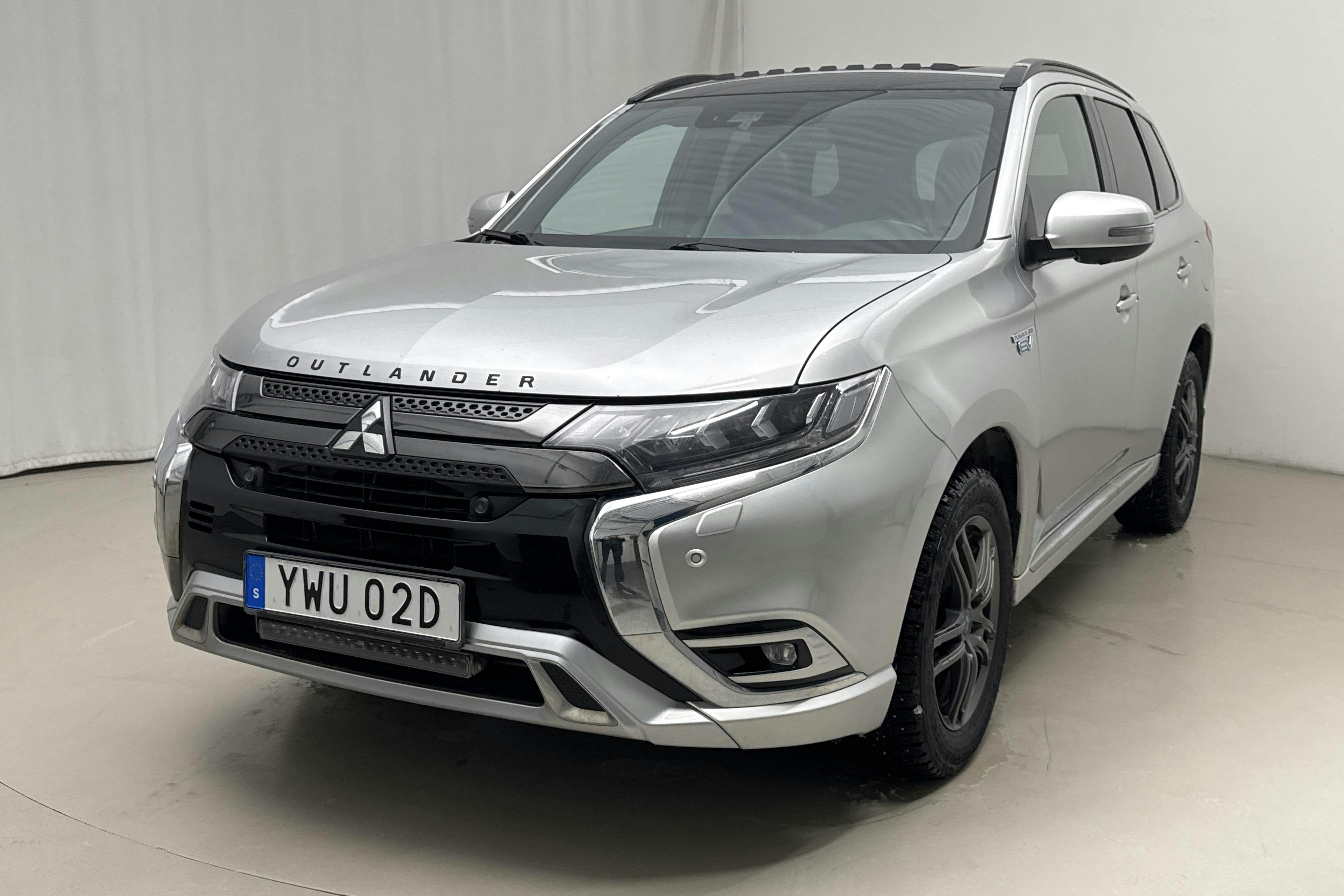 Presentationsfoto 1 av 18: Mitsubishi Outlander 2.4 Plug-in Hybrid 4WD (136hk) - 16 693 mil - Automat - silver - 2019