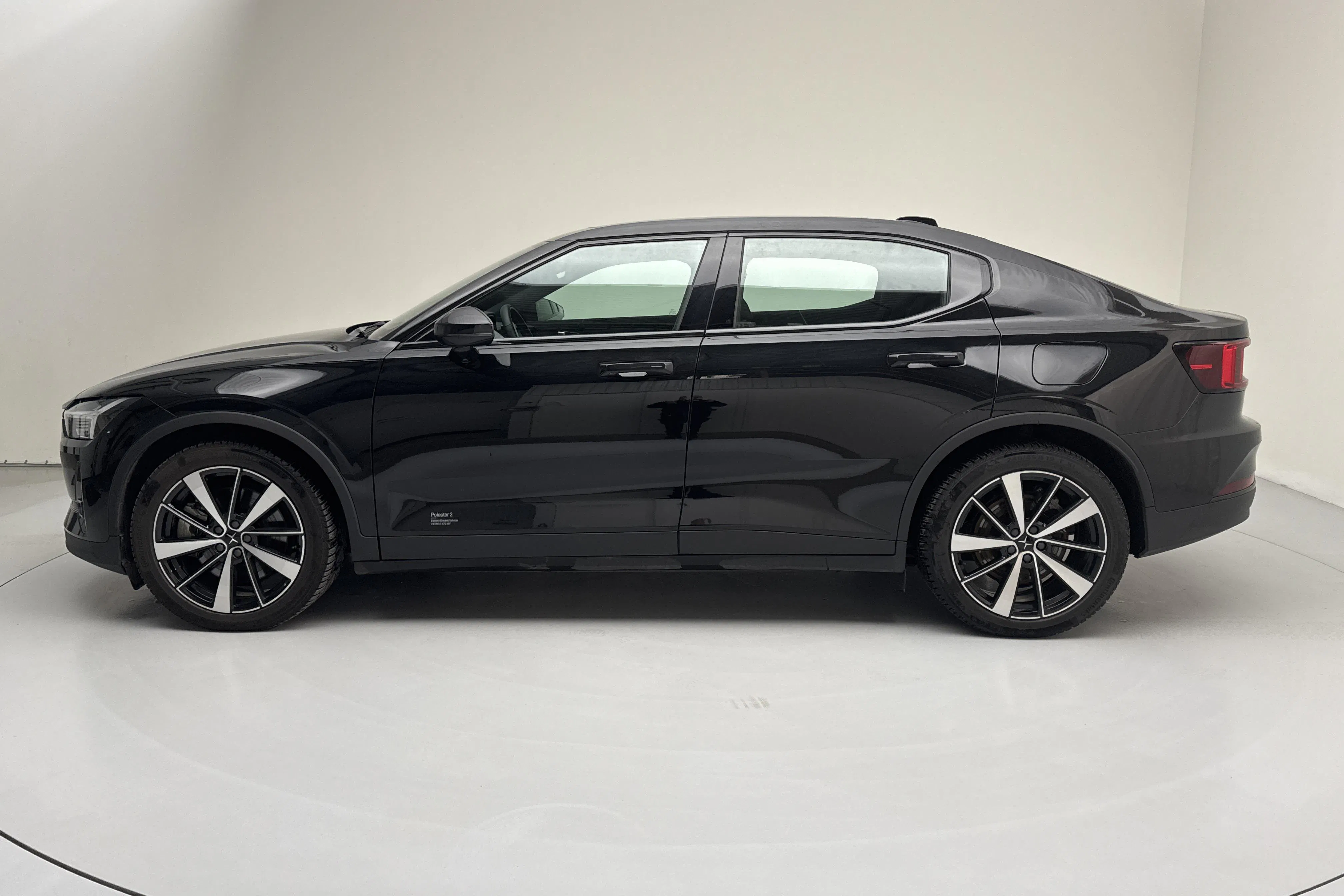 Presentation photo 2 of 20: Polestar 2 Long range Single motor (231hk) - 39 210 km - Automatic - black - 2022