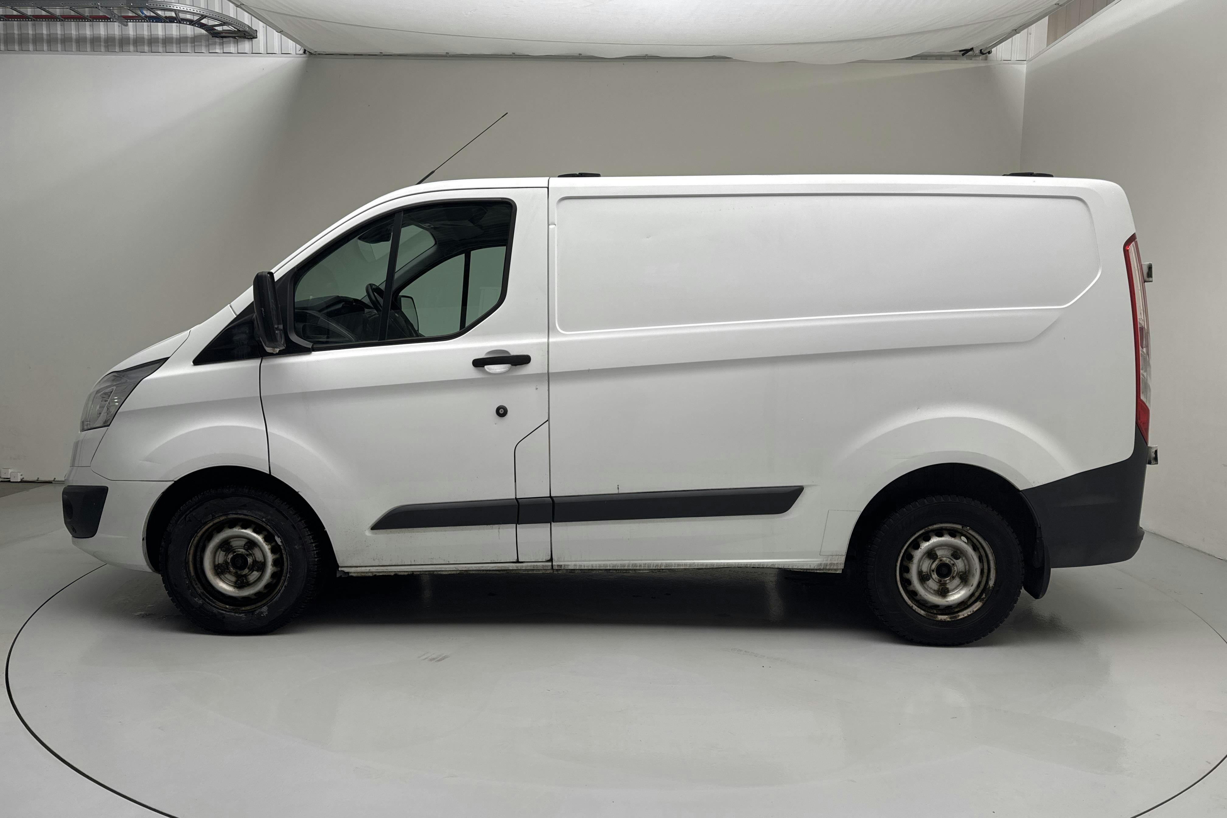 Presentation photo 2 of 13: Ford Transit Custom 300 (130hk) - 247 680 km - Automatic - white - 2018