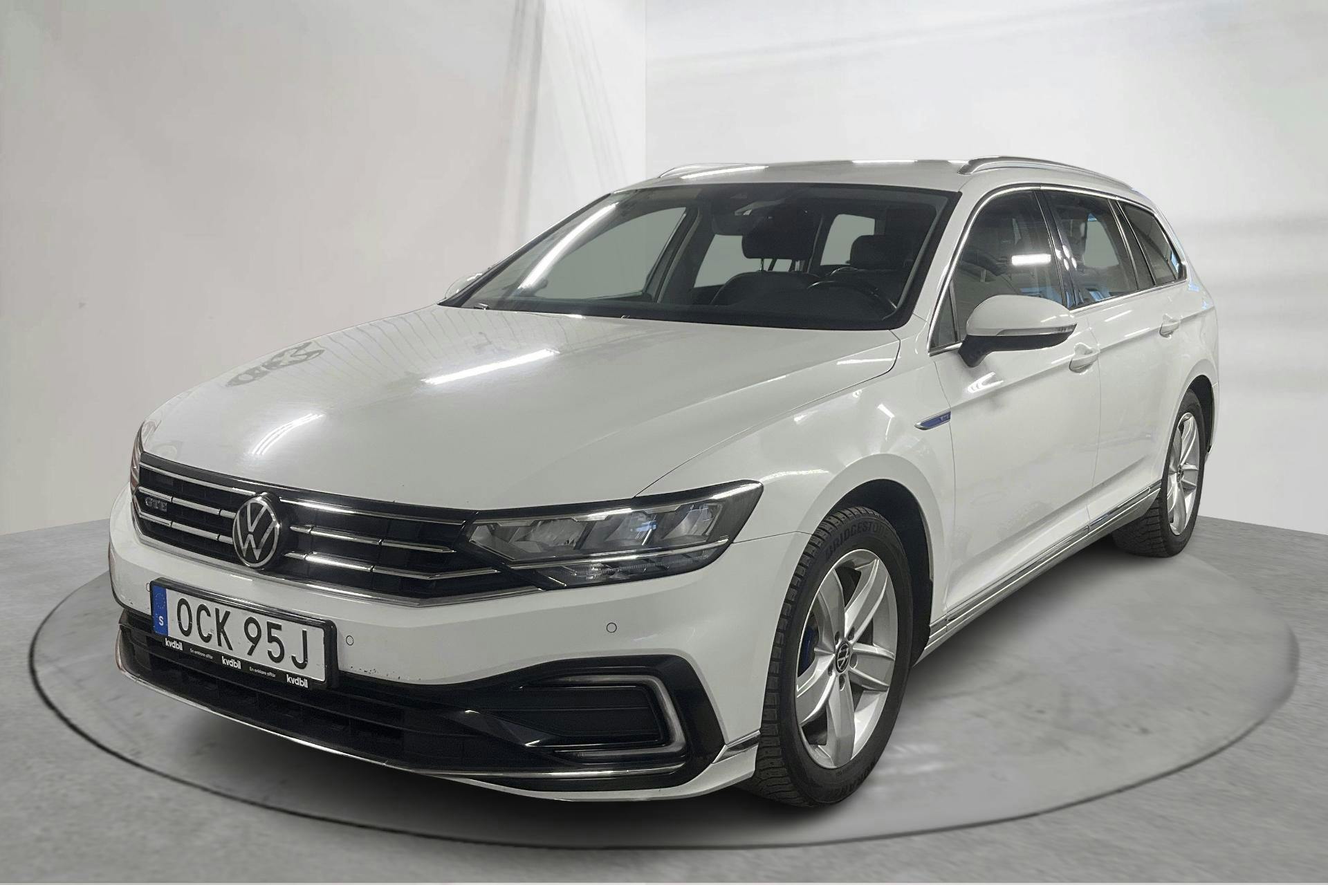 Præsentationsfoto 1 af 18: VW Passat 1.4 GTE Sportscombi (218hk) - 112 430 kilometer - Salgsautomat - Hvid - 2021