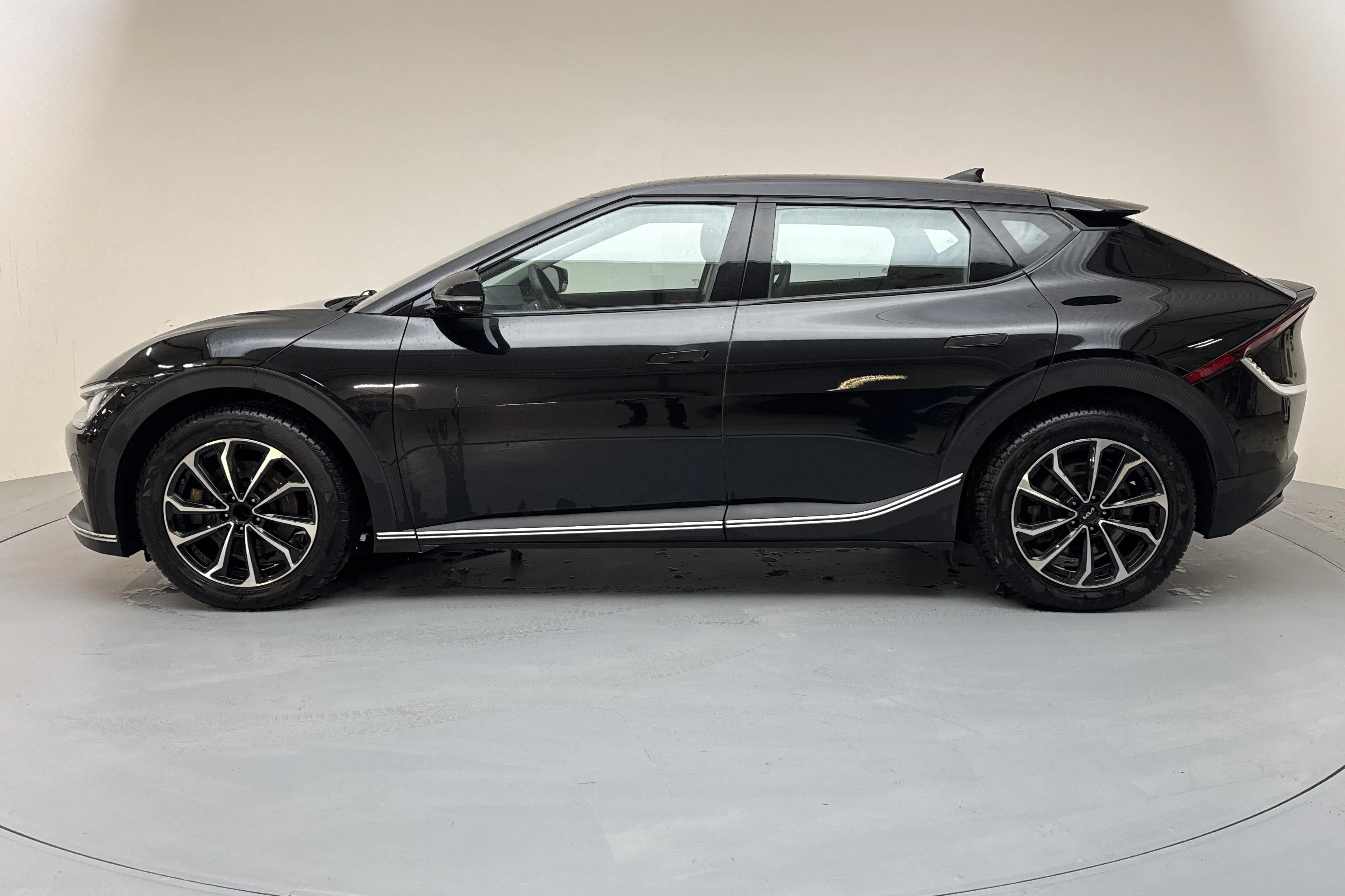 Presentation photo 2 of 22: KIA EV6 RWD (228hk) - 115 720 km - Automatic - black - 2023