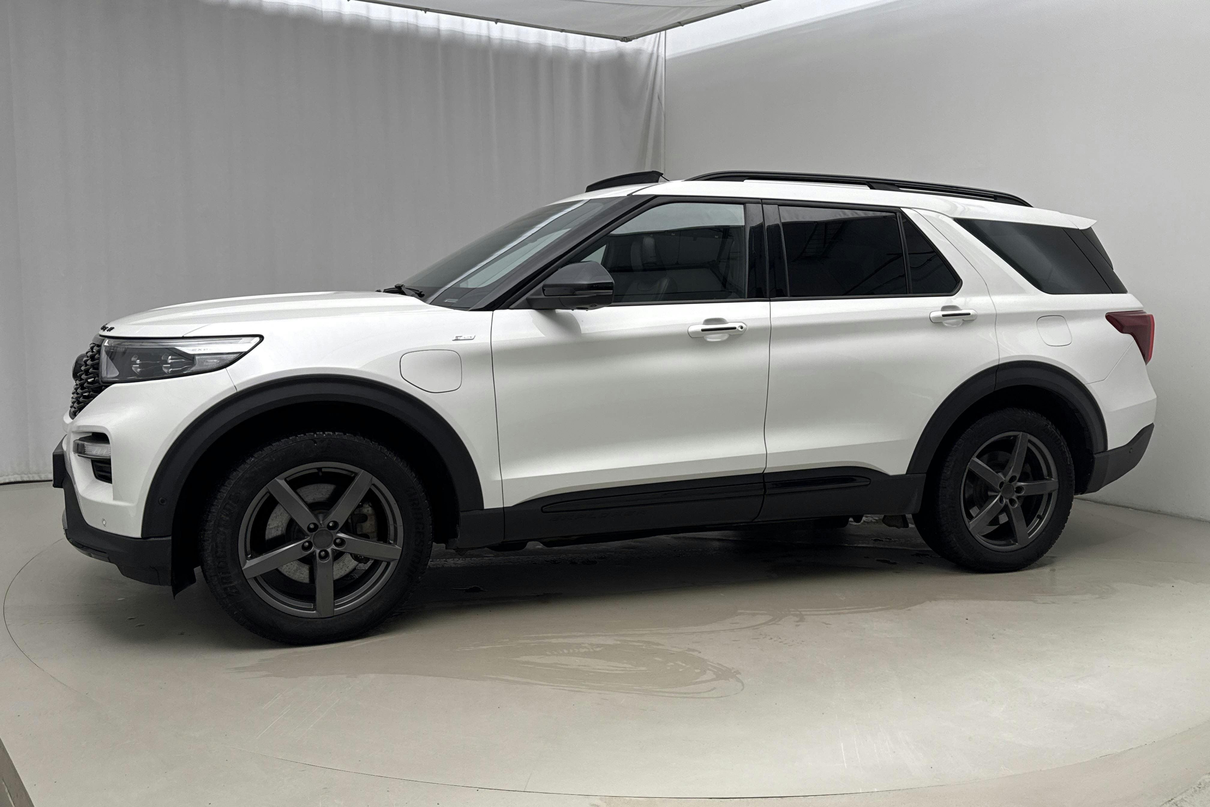 Presentationsfoto 2 av 20: Ford Explorer 3.0T EcoBoost (457hk) - 8 888 mil - Automat - vit - 2020