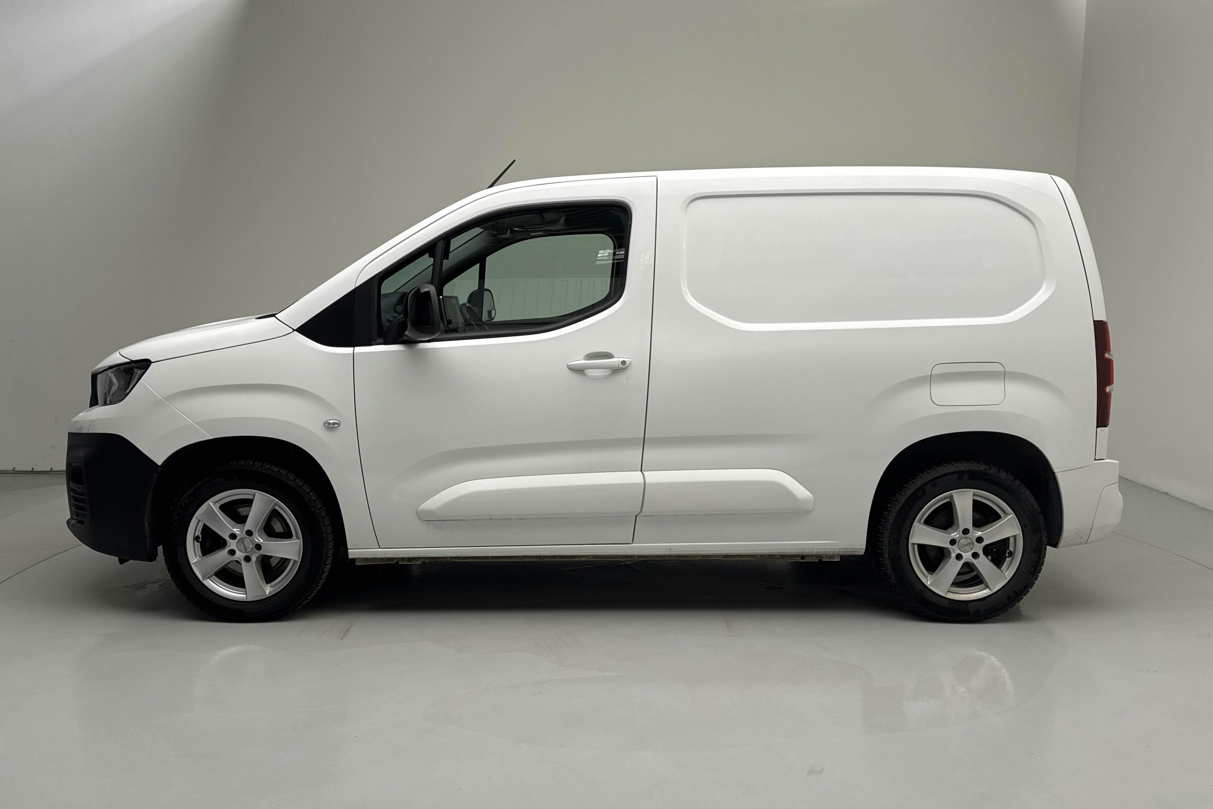 Presentation photo 2 of 14: Peugeot Partner 1.5 HDI Skåp (130hk) - 75 370 km - Automatic - white - 2022