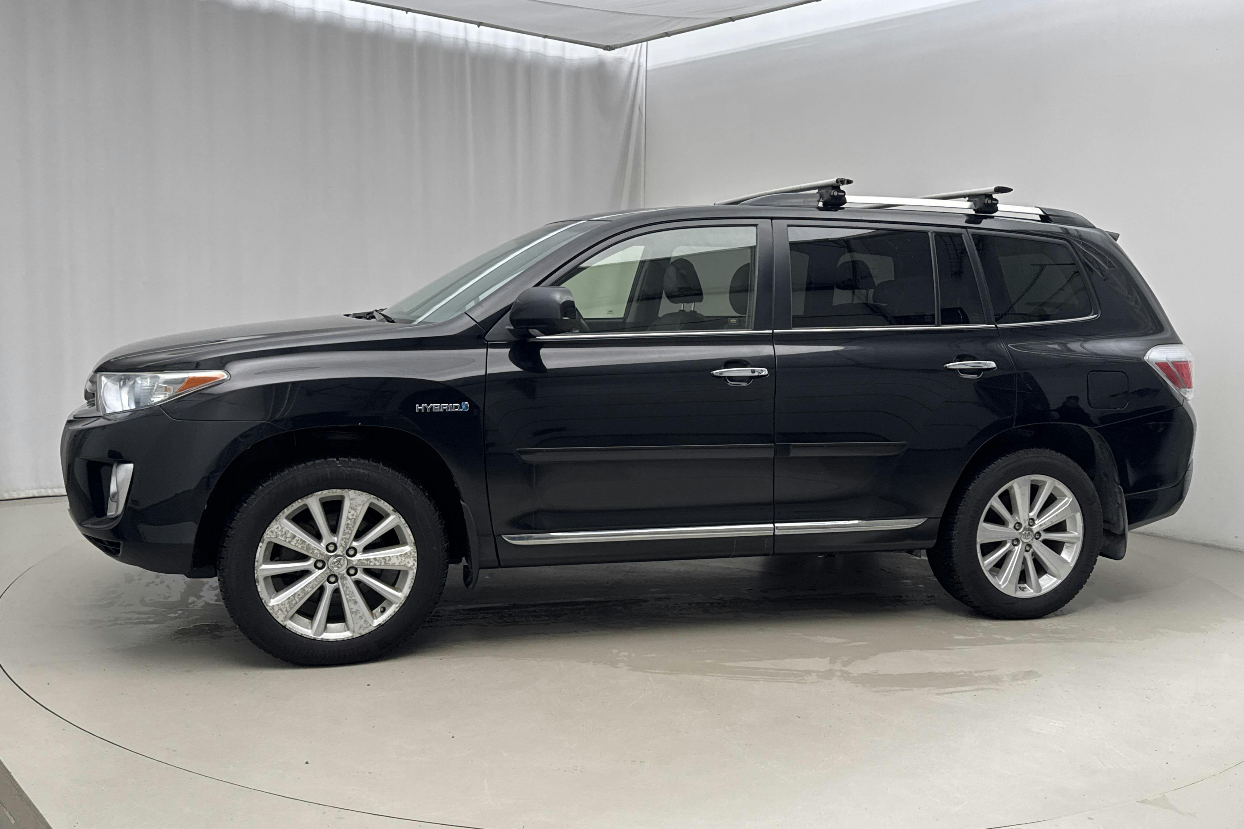 Presentationsfoto 2 av 17: Toyota Highlander 3.5 Hybrid AWD (248hk) - 12 909 mil - Manuell - svart - 2013