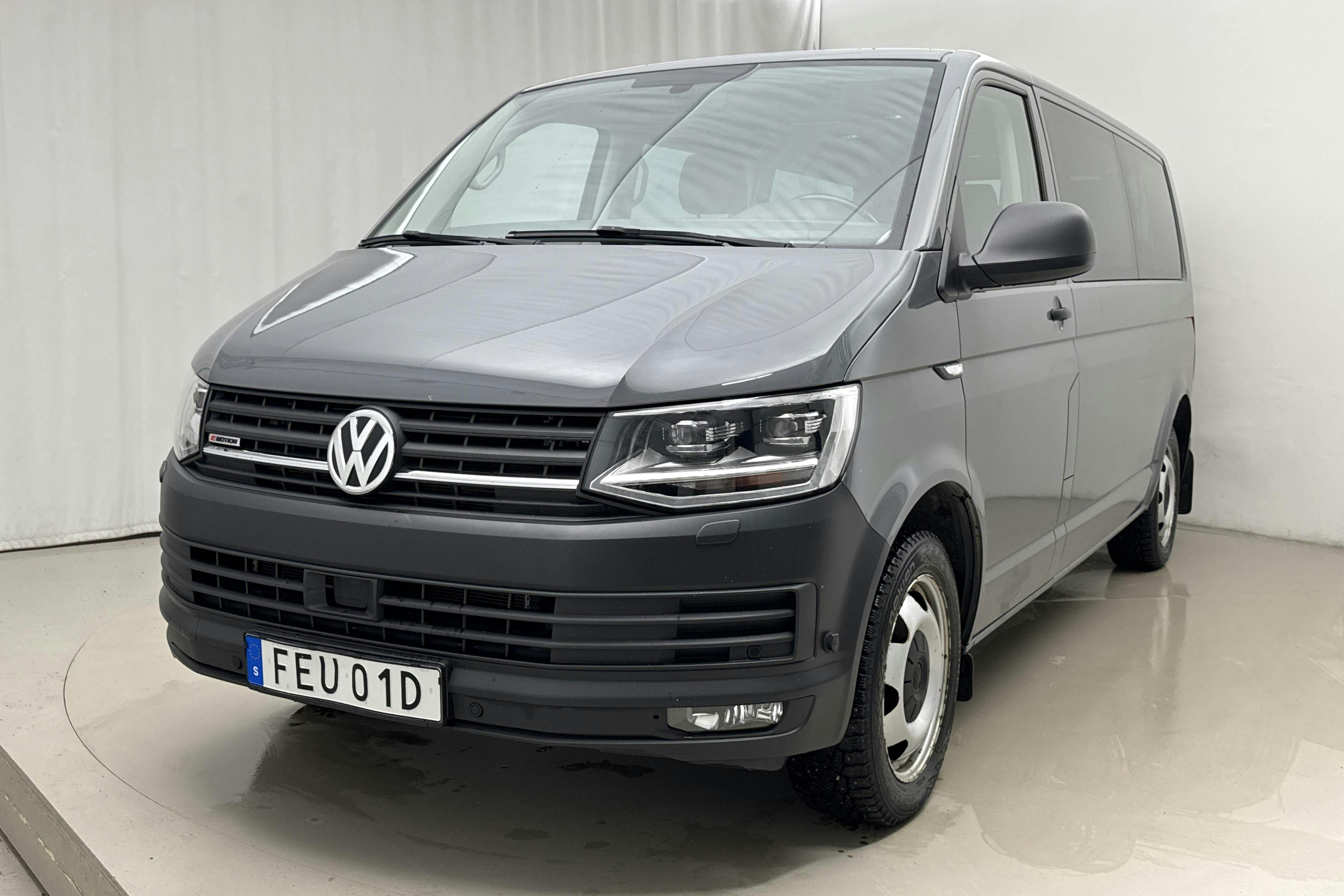 Presentationsfoto 1 av 18: VW Caravelle 2.0 TDI BMT 4MOTION (150hk) - 6 676 mil - Automat - grå - 2019