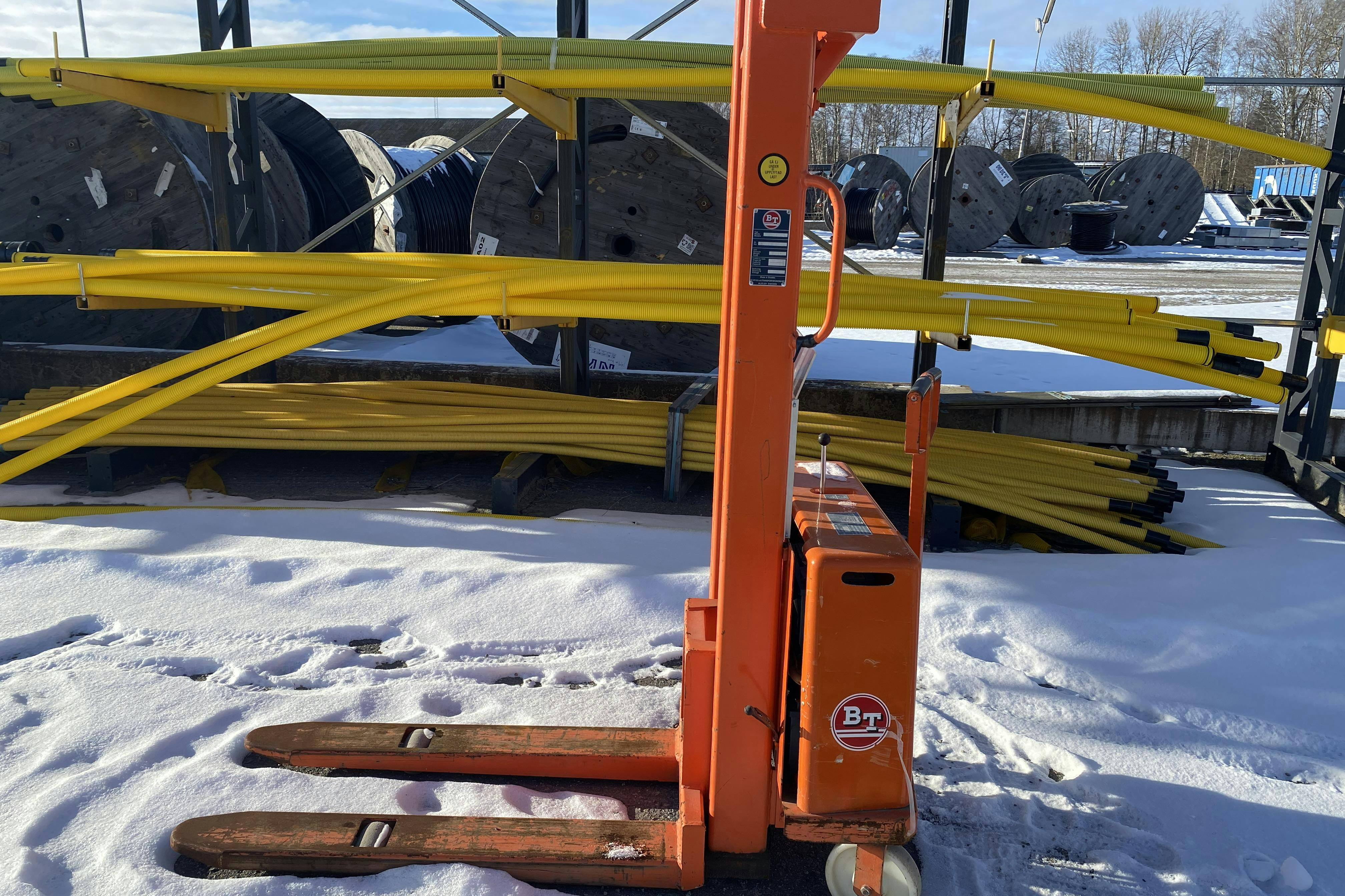 Presentationsfoto 2 av 12: BT ledstaplare manuell - 0 km - 1976