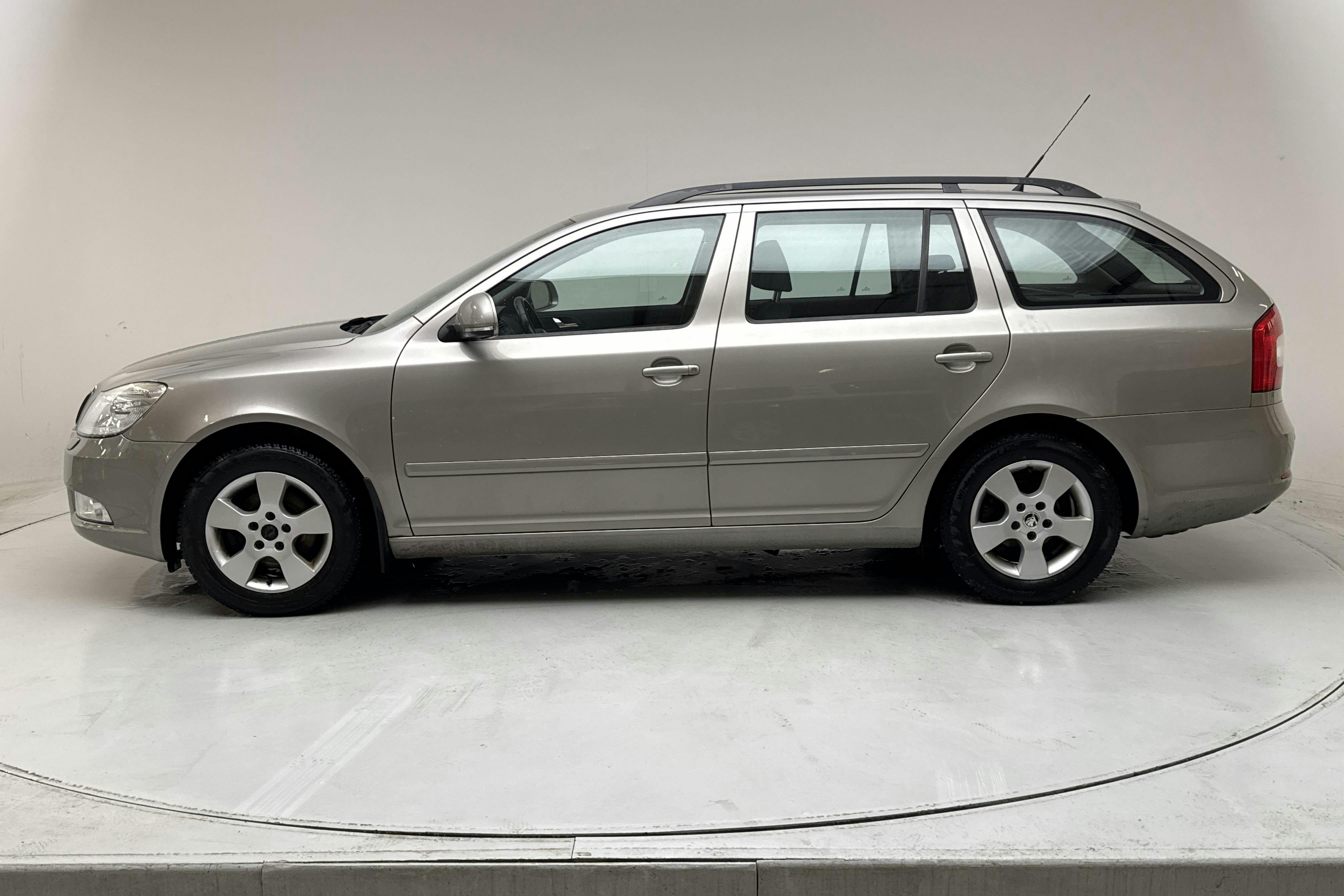Presentationsfoto 2 av 13: Skoda Octavia II 1.2 TSI Kombi (105hk) - 16 497 mil - Manuell - Light Brown - 2011