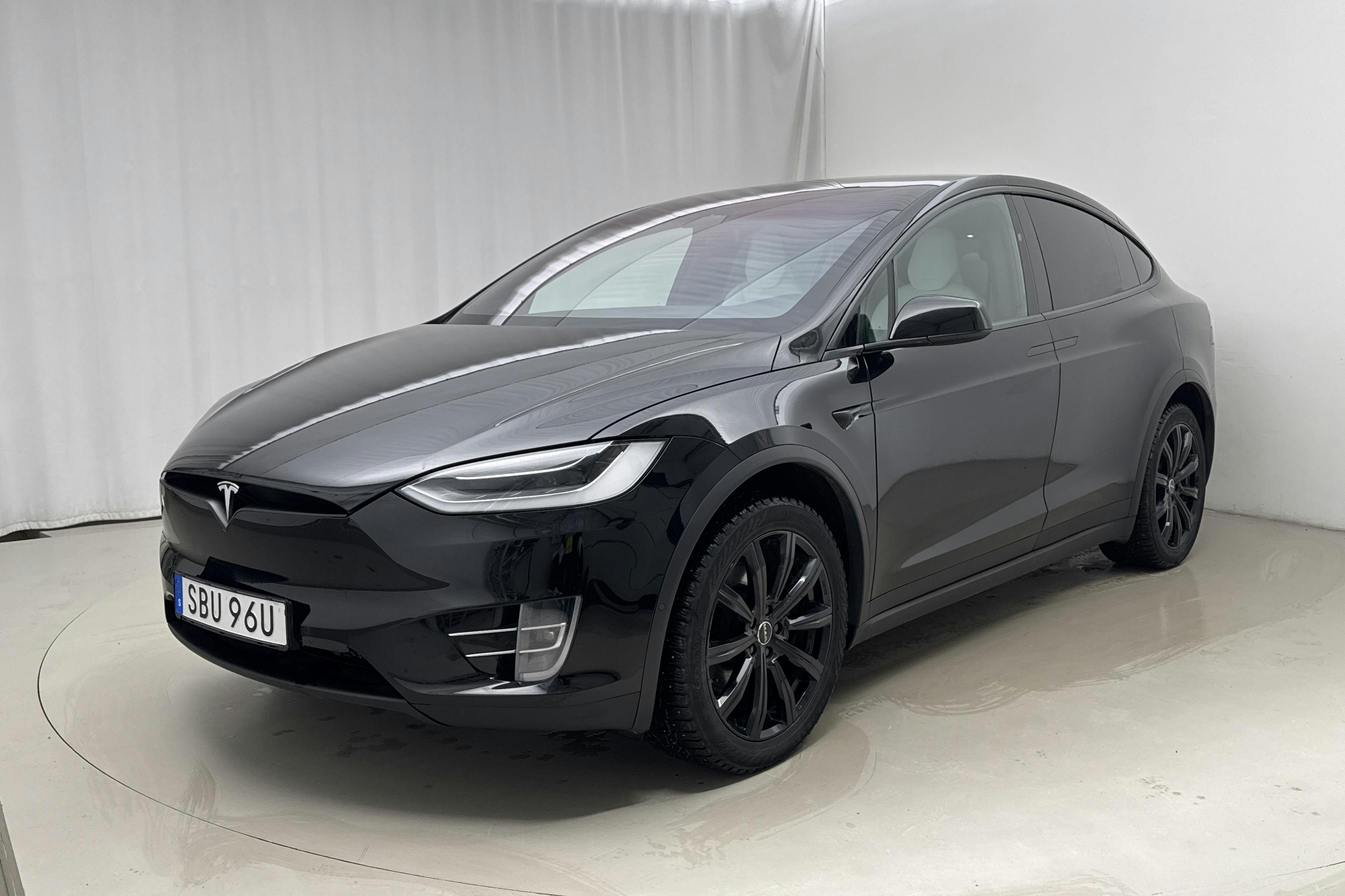Præsentationsfoto 1 af 26: Tesla Model X Dual Motor Long Range AWD - 141 110 kilometer - Salgsautomat - Sort - 2019
