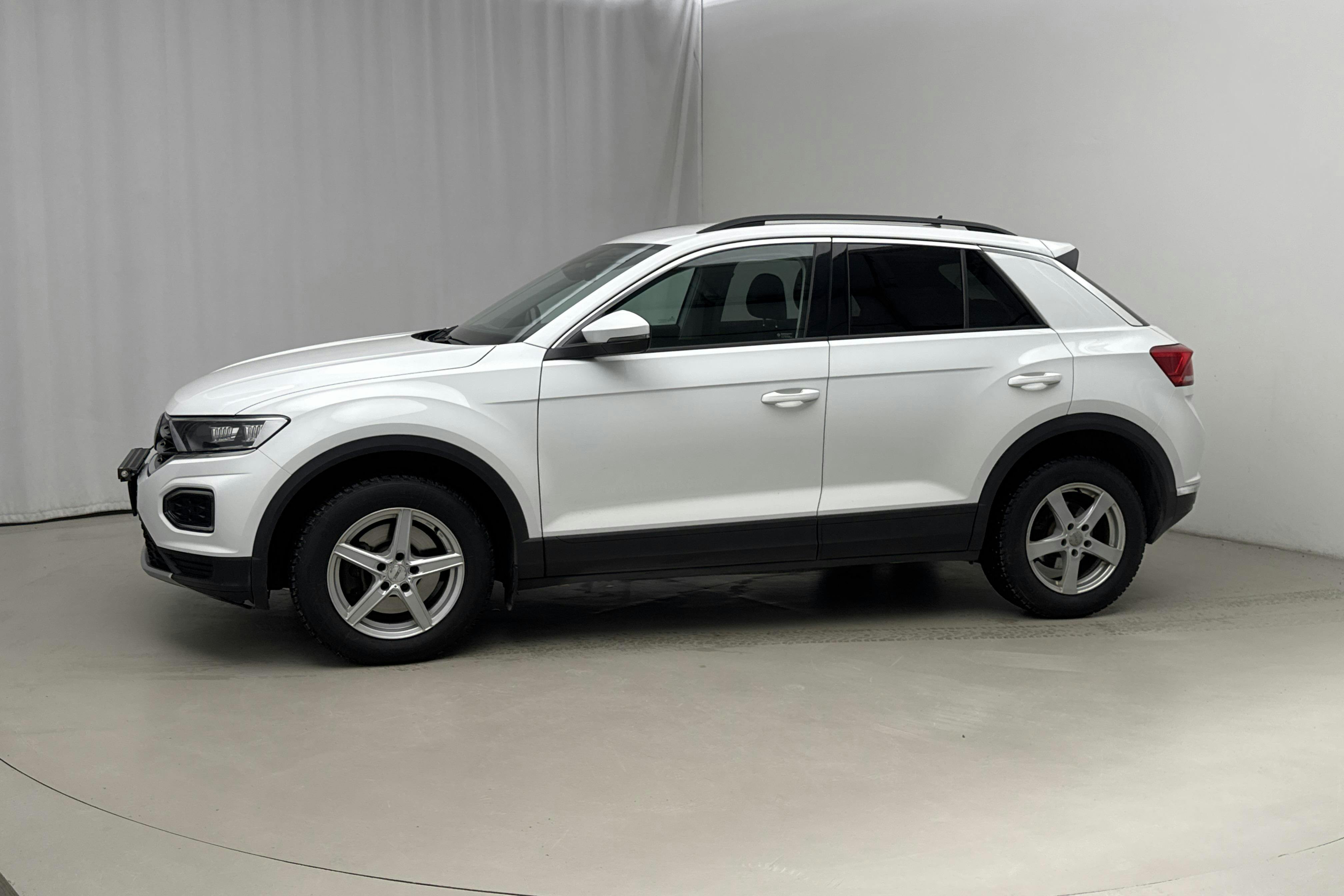 Presentationsfoto 2 av 15: VW T-Roc 2.0 TDI 4MOTION (150hk) - 23 981 mil - Automat - vit - 2022