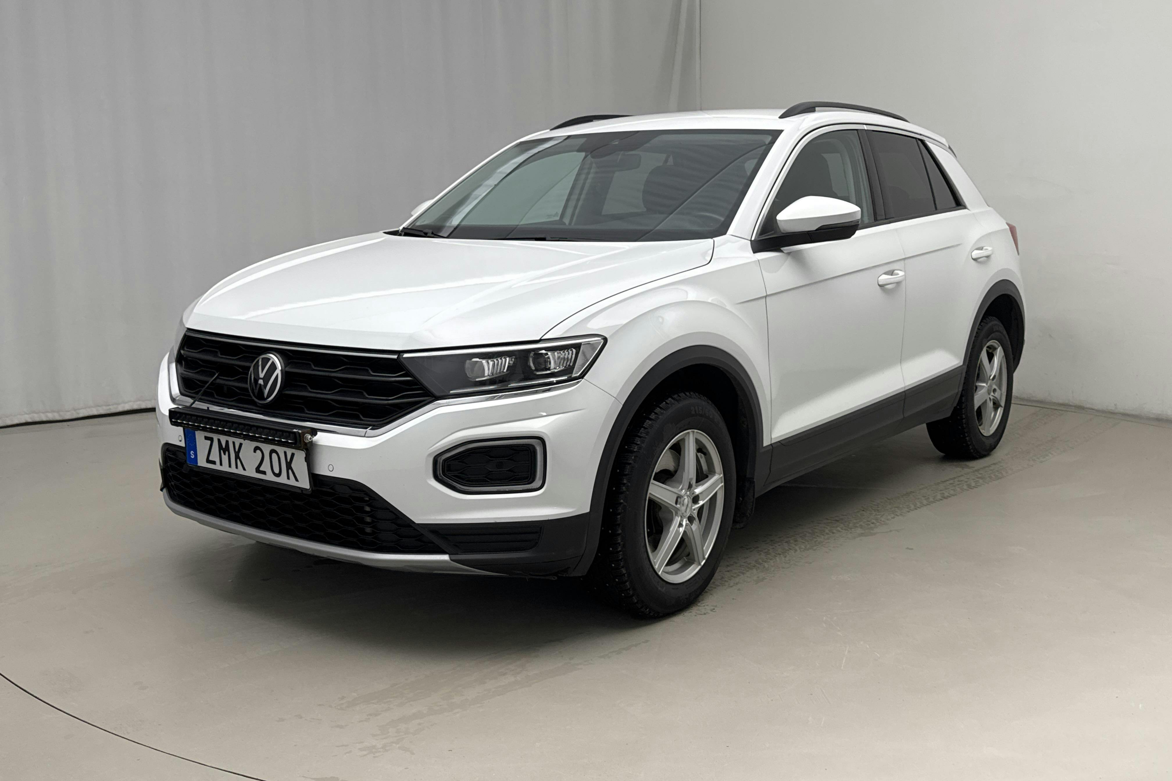 Presentationsfoto 1 av 15: VW T-Roc 2.0 TDI 4MOTION (150hk) - 23 981 mil - Automat - vit - 2022