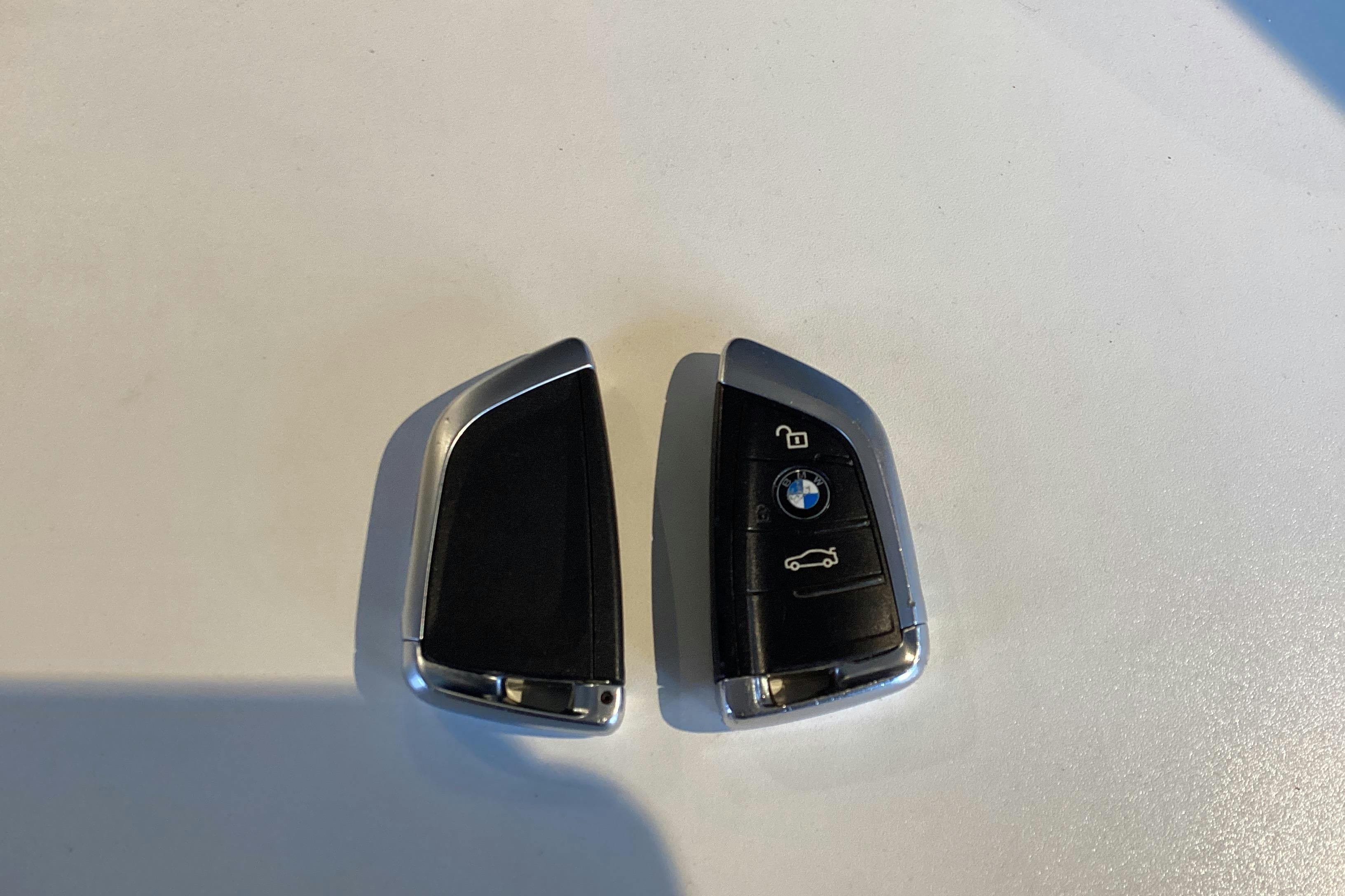 Presentationsfoto 18 av 18: BMW X6 M50d, F16 (381hk) - 17 014 mil - Automat - röd - 2016