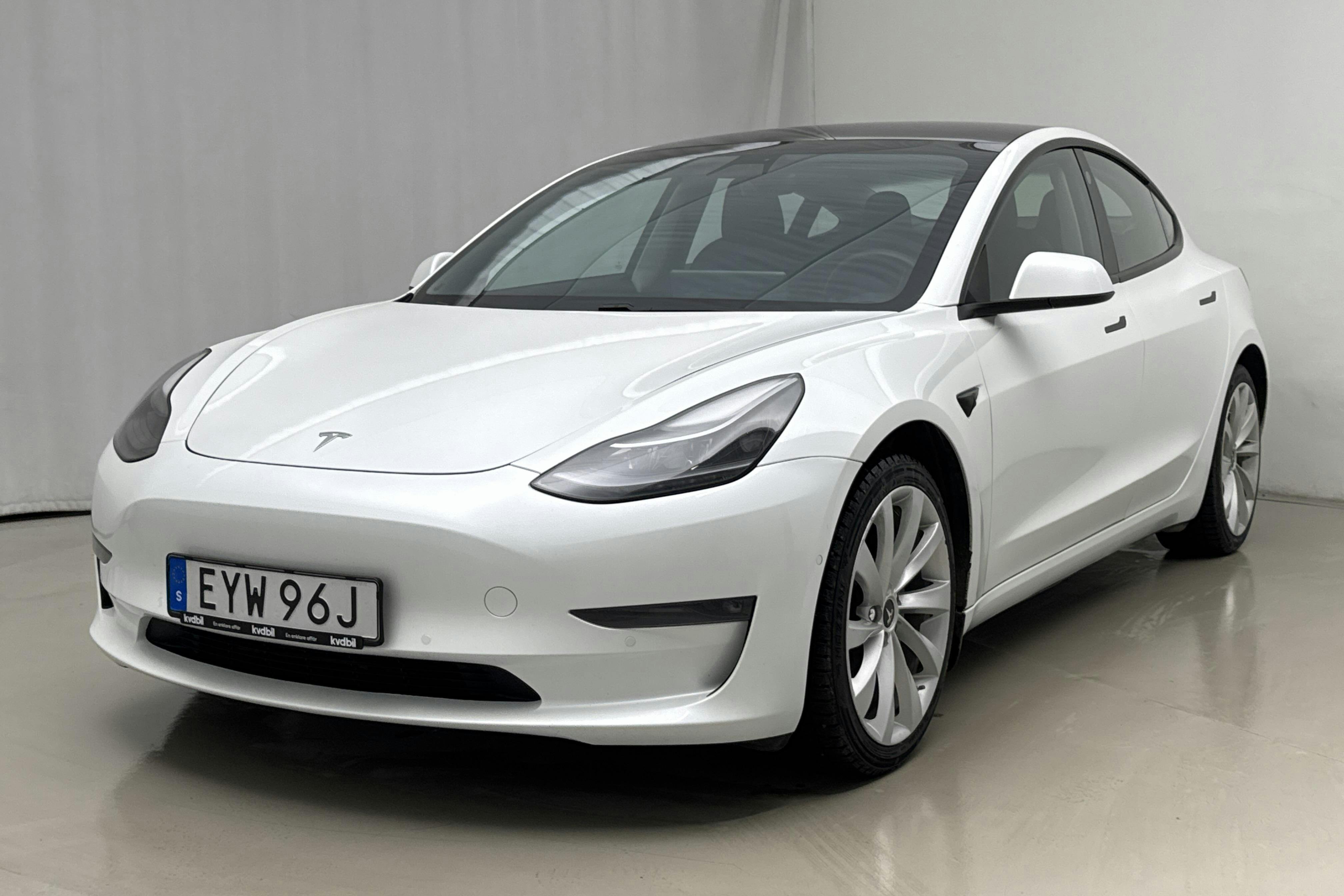 Presentationsfoto 1 av 26: Tesla Model 3 Long Range Dual Motor AWD - 17 009 mil - Automat - vit - 2021
