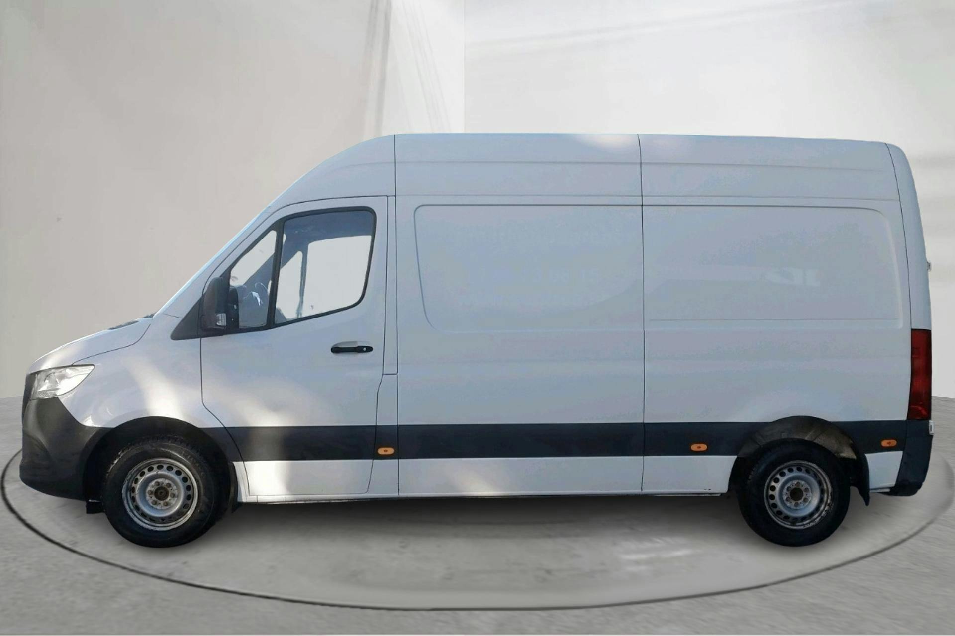 Presentationsfoto 2 av 13: Mercedes Sprinter 211 CDI Skåp 2WD (114hk) - 23 399 mil - Automat - vit - 2018