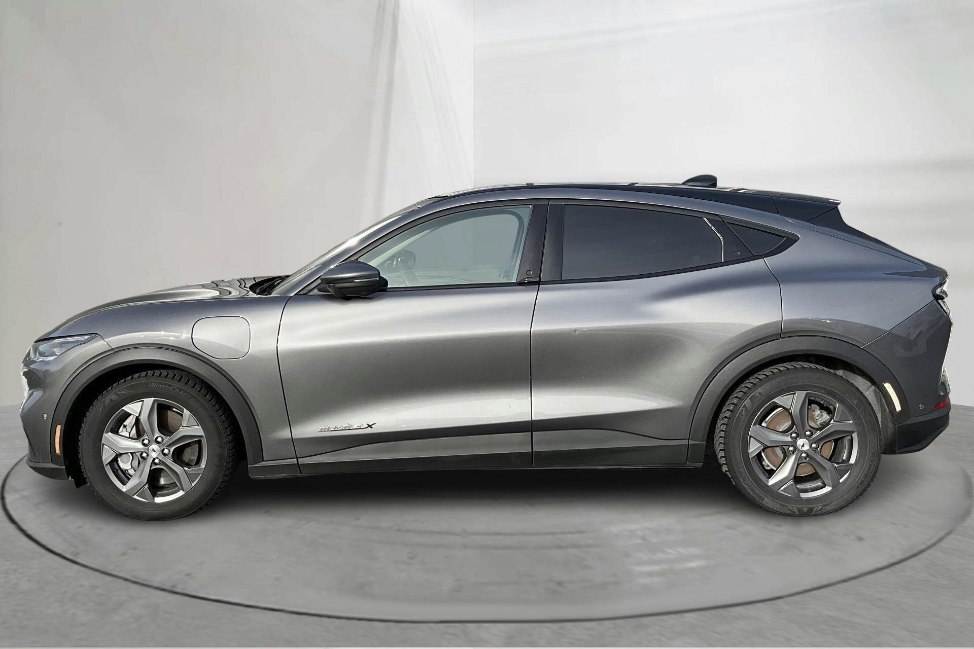 Presentation photo 2 of 20: Ford Mustang Mach-E 91kWh RWD (294hk) - 139 530 km - Automatic - gray - 2021